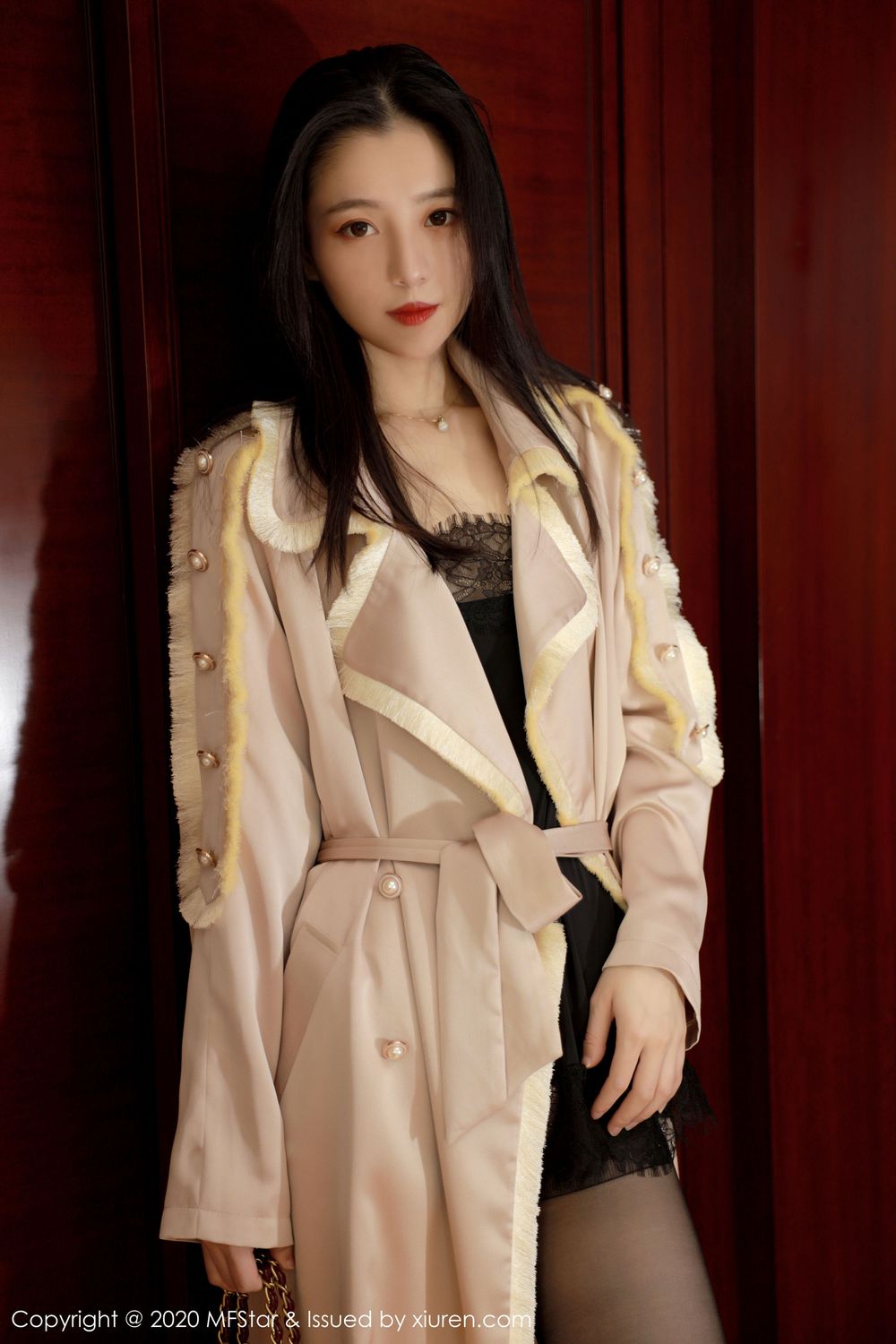 [MFStar模范学院] 美女模特言沫 - 黑丝美腿&镂空内衣主题写真 Vol.325