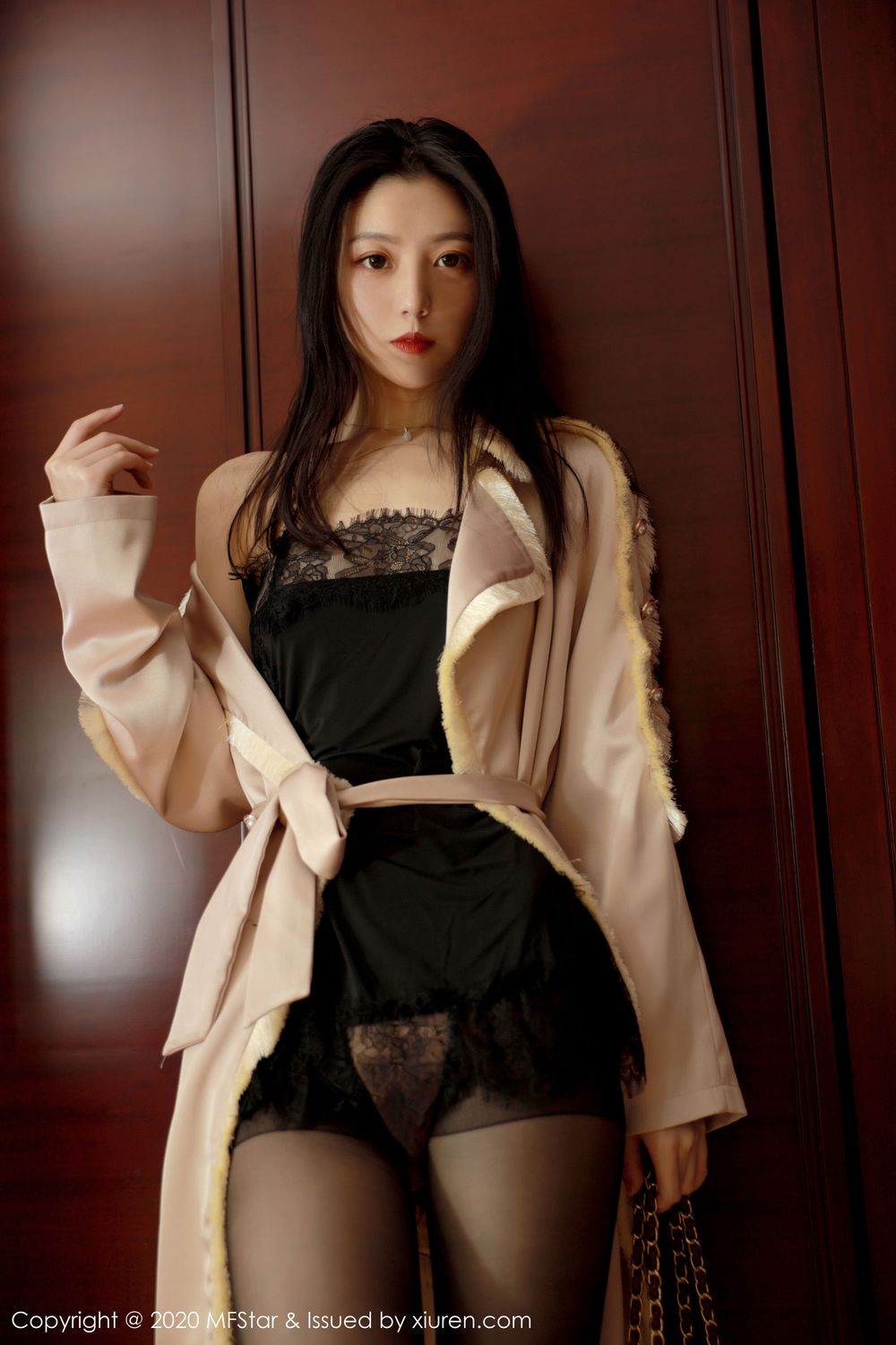 [MFStar模范学院] 美女模特言沫 - 黑丝美腿&镂空内衣主题写真 Vol.325