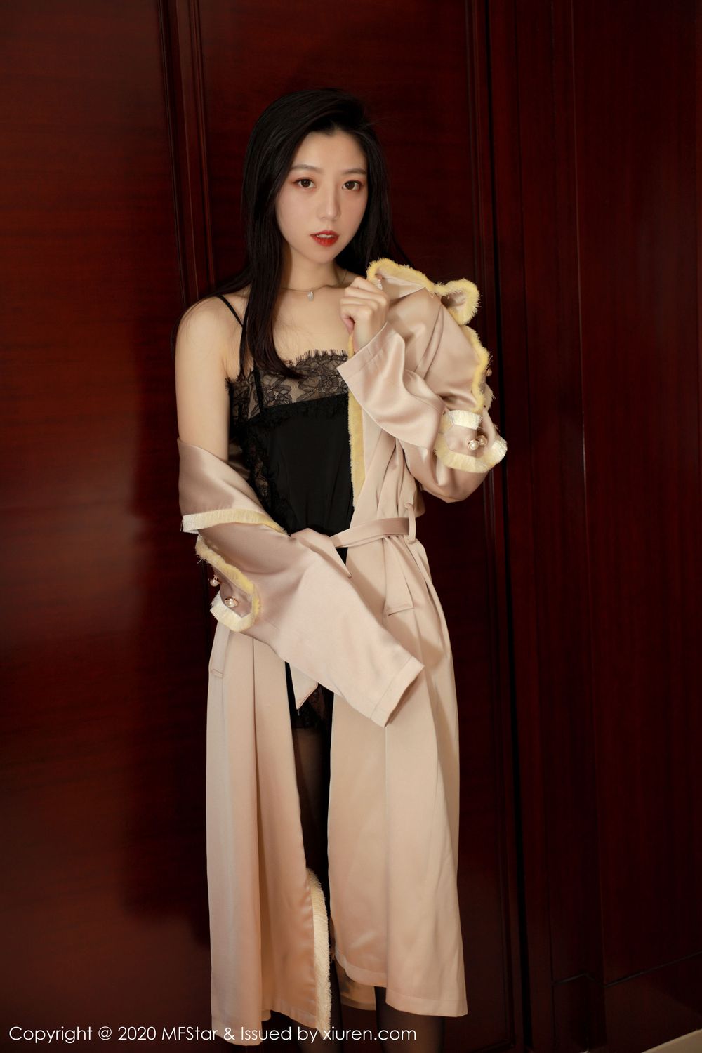 [MFStar模范学院] 美女模特言沫 - 黑丝美腿&镂空内衣主题写真 Vol.325