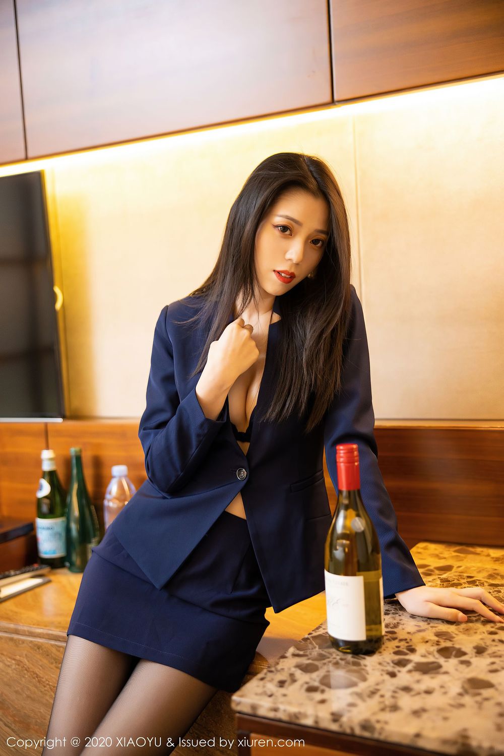 [XIAOYU语画界] 美女模特言沫黑丝美腿眼镜OL制服系列私房写真 Vol.324