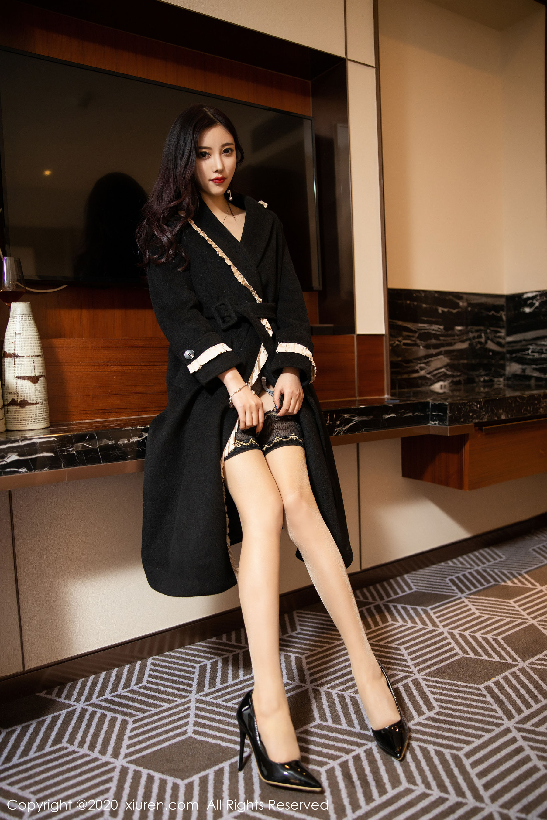 [秀人XIUREN] No.2051 杨晨晨sugar 《吊袜美腿魅惑》 写真集