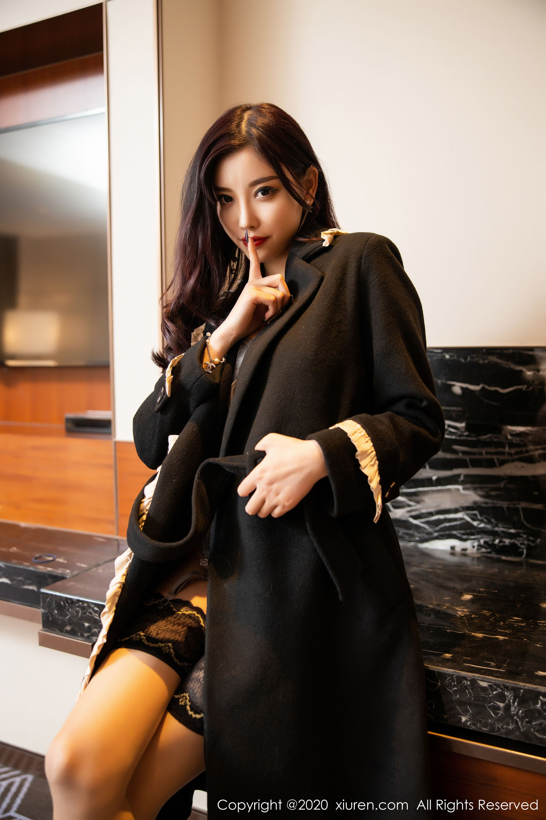 [秀人XIUREN] No.2051 杨晨晨sugar 《吊袜美腿魅惑》 写真集