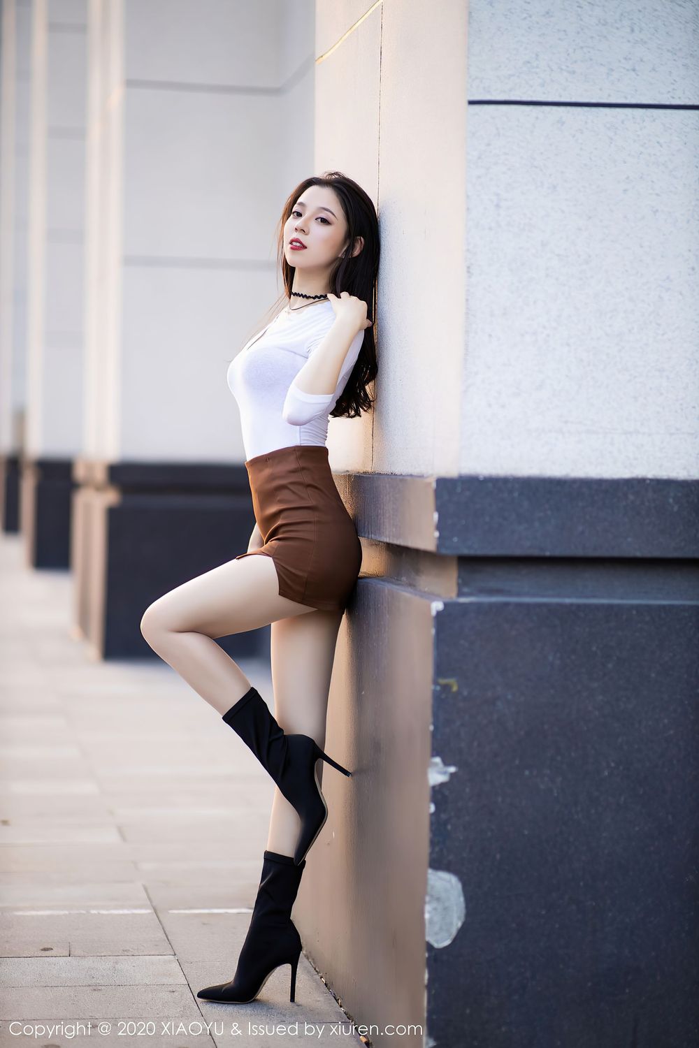 [XIAOYU语画界] 美女模特言沫 - 丝袜美腿户外车拍系列性感写真 Vol.387