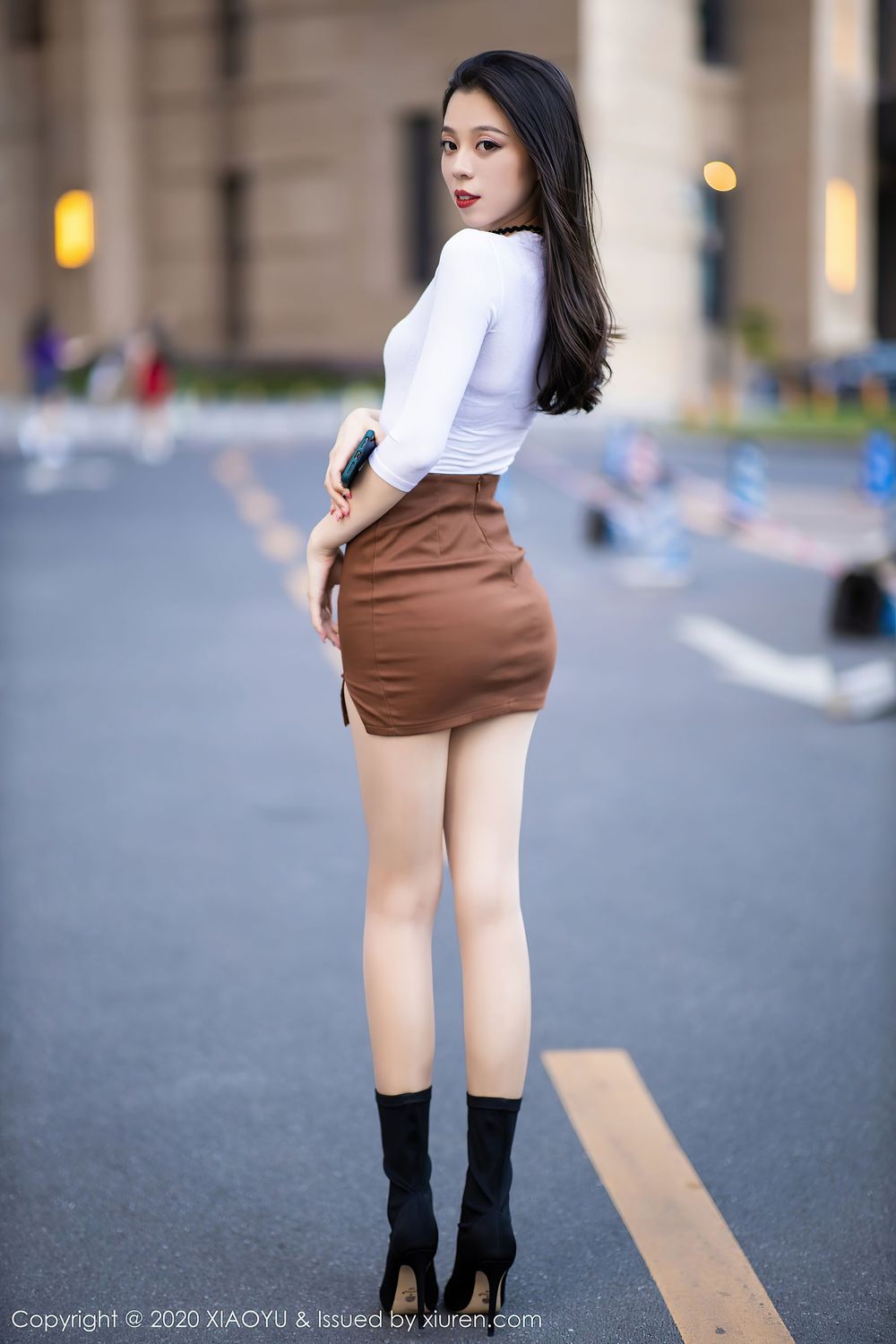 [XIAOYU语画界] 美女模特言沫 - 丝袜美腿户外车拍系列性感写真 Vol.387