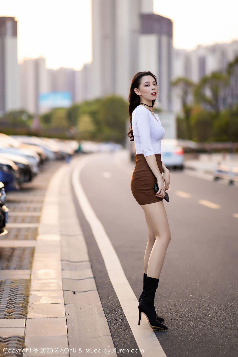 [XIAOYU语画界] 美女模特言沫 - 丝袜美腿户外车拍系列性感写真 Vol.387