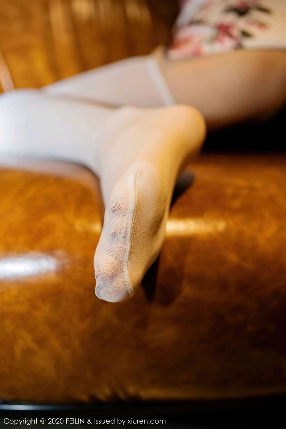[FEILIN嗲囡囡] 美女模特鱼子酱Fish - 古典旗袍与白色丝袜系列写真 VOL.335