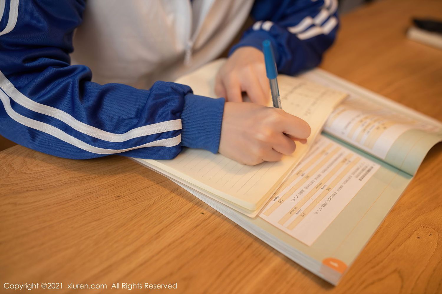 [XiuRen秀人网] 美女模特鱼子酱Fish - 留学生备考主题性感写真 No.2983