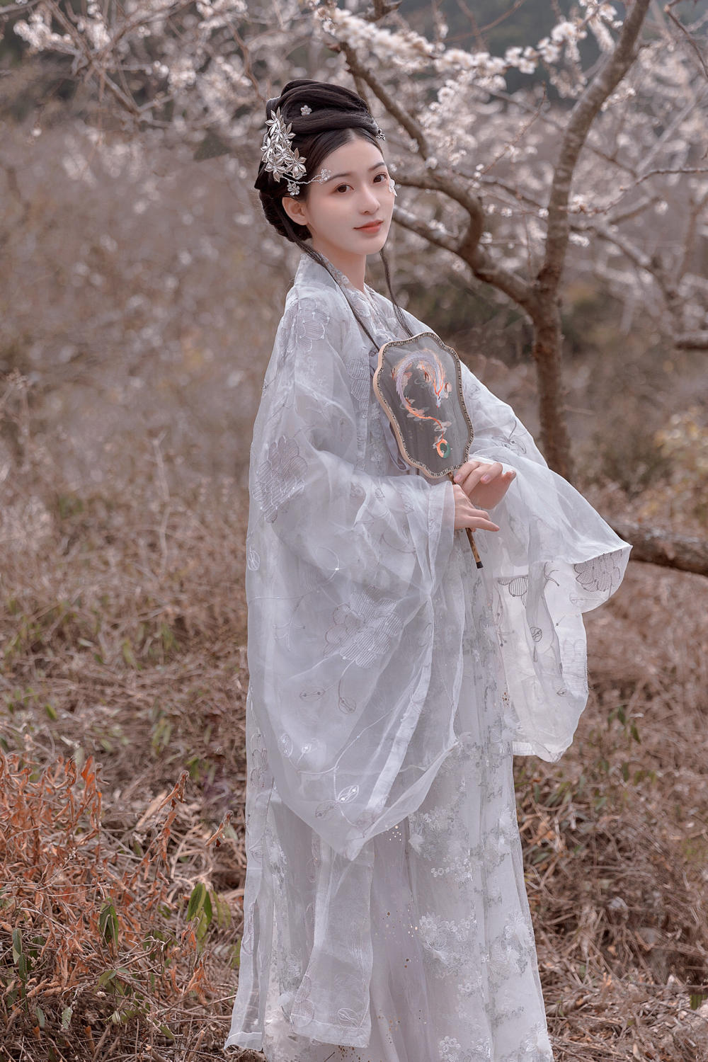 古装美女白衣飘飘仙气十足美图