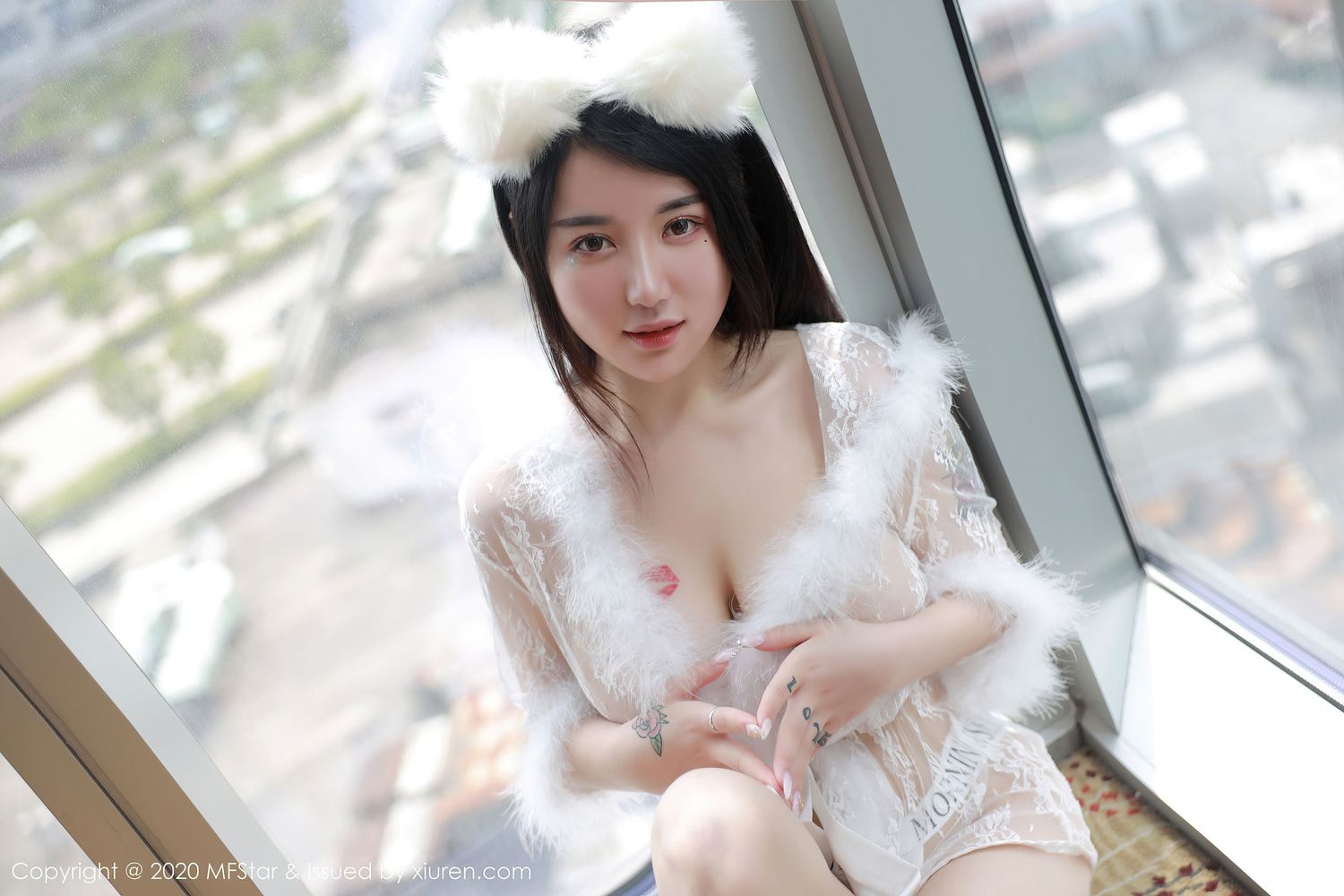 [MFStar模范学院] 新人模特美七Mia - 猫女郎制服装扮性感写真 Vol.353