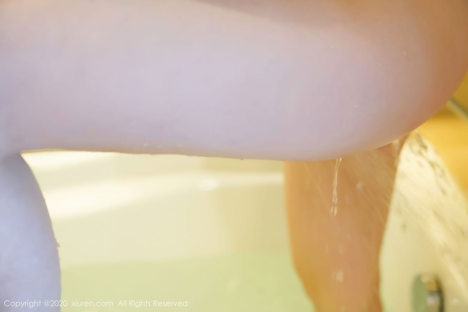 [XiuRen秀人网] 美女模特美七Mia - 蓝色吊带童颜巨乳浴室系列写真 No.2575