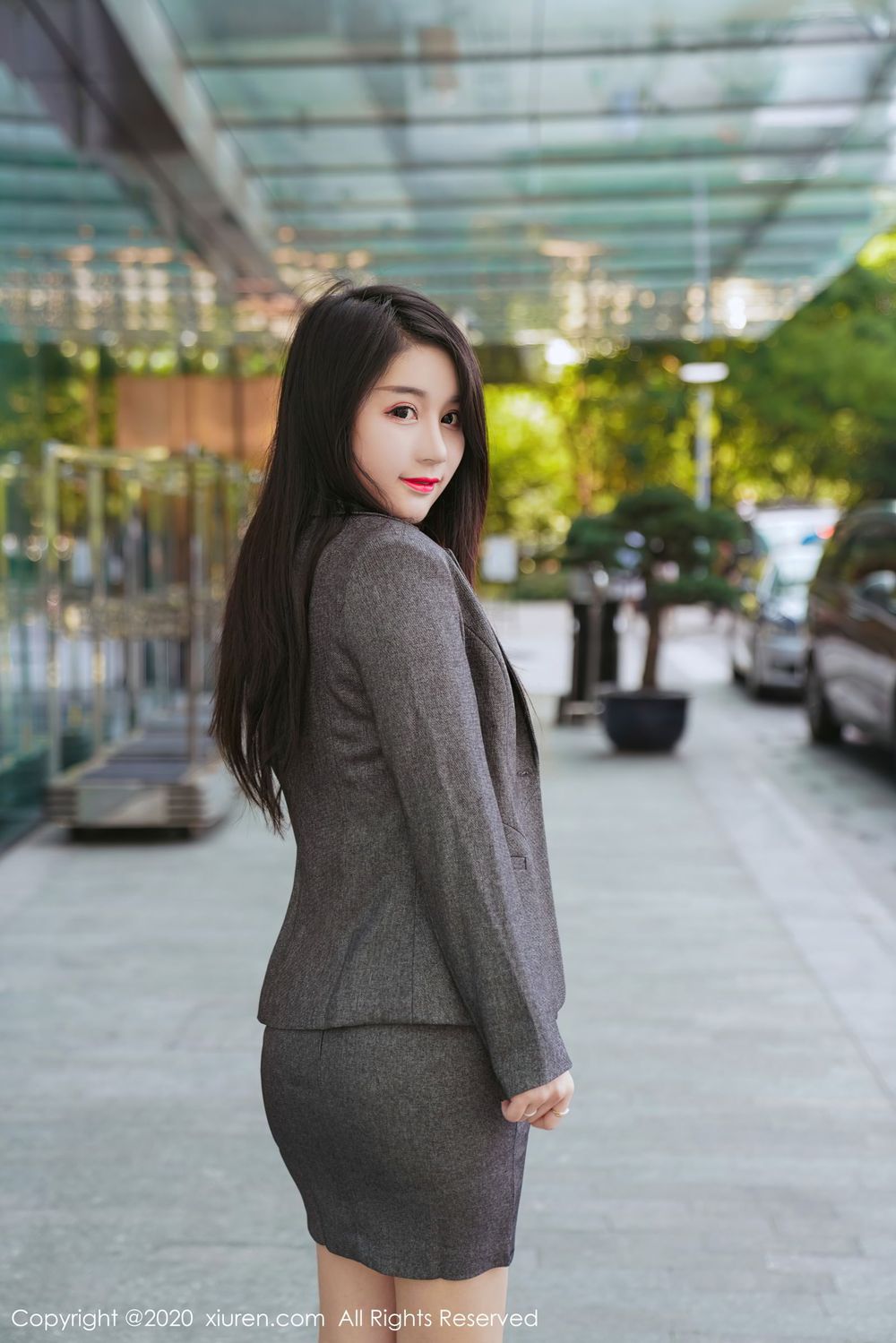 [XiuRen秀人网] 美女模特美七Mia - 黑丝美腿职场OL系列性感写真 No.2628