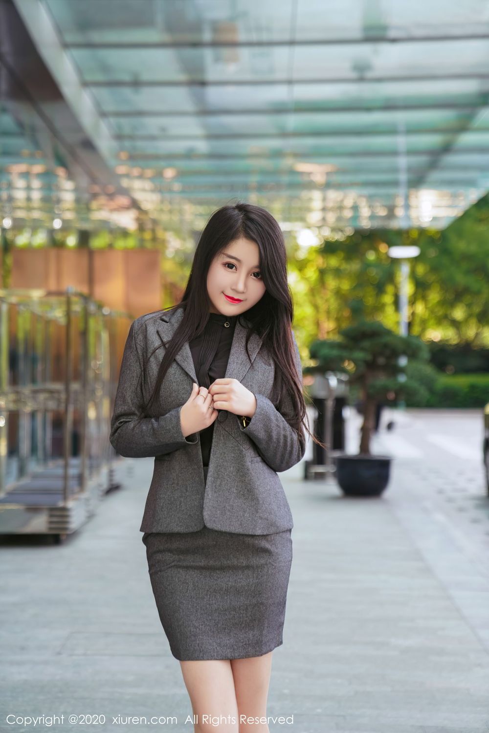 [XiuRen秀人网] 美女模特美七Mia - 黑丝美腿职场OL系列性感写真 No.2628