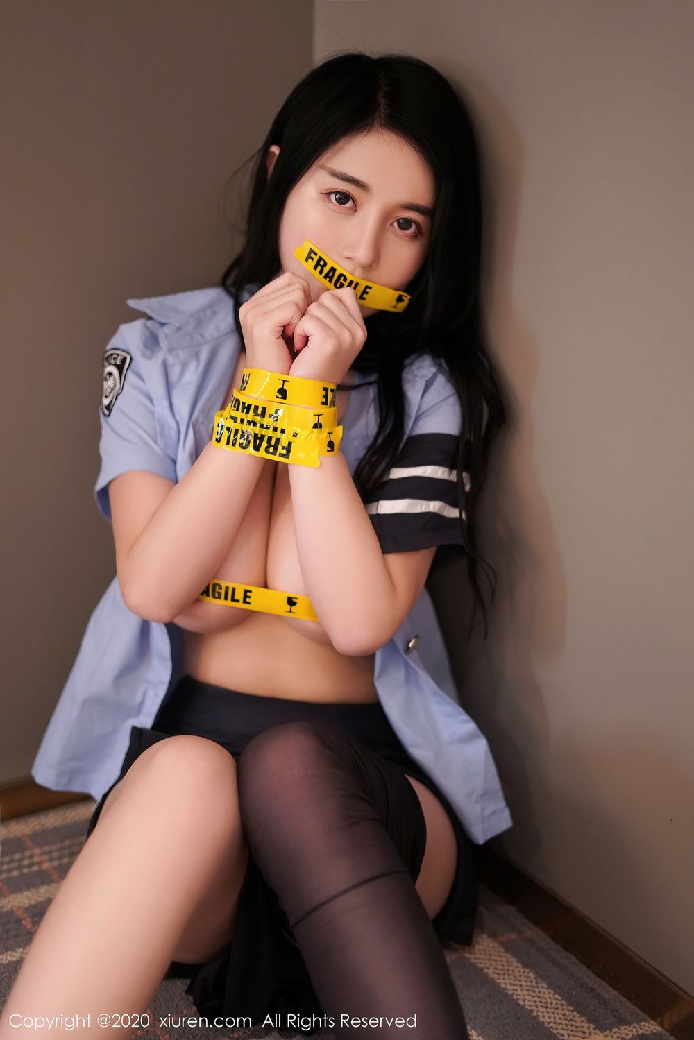 [XiuRen秀人网] 美女模特美七Mia - 黑丝美腿情趣女警制服系列写真 No.2852