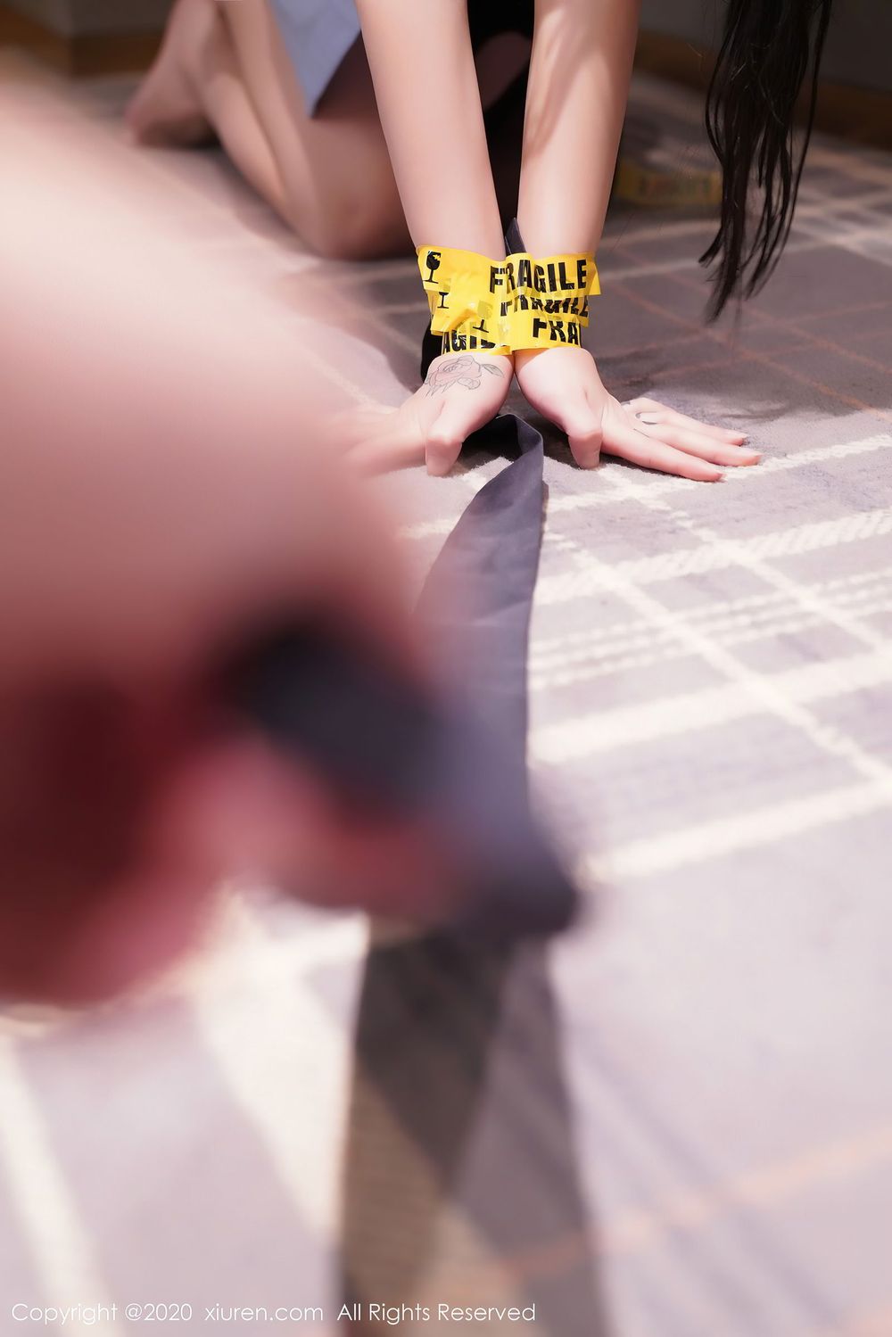 [XiuRen秀人网] 美女模特美七Mia - 黑丝美腿情趣女警制服系列写真 No.2852