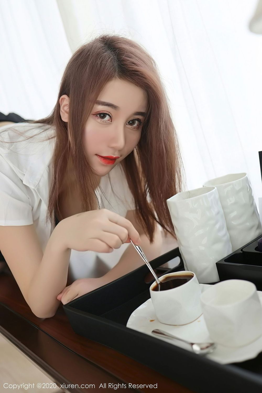 [XiuRen秀人网] 美女模特美七Mia - 白衬衫黑短裙制服系列大尺度三亚旅拍 No.2831