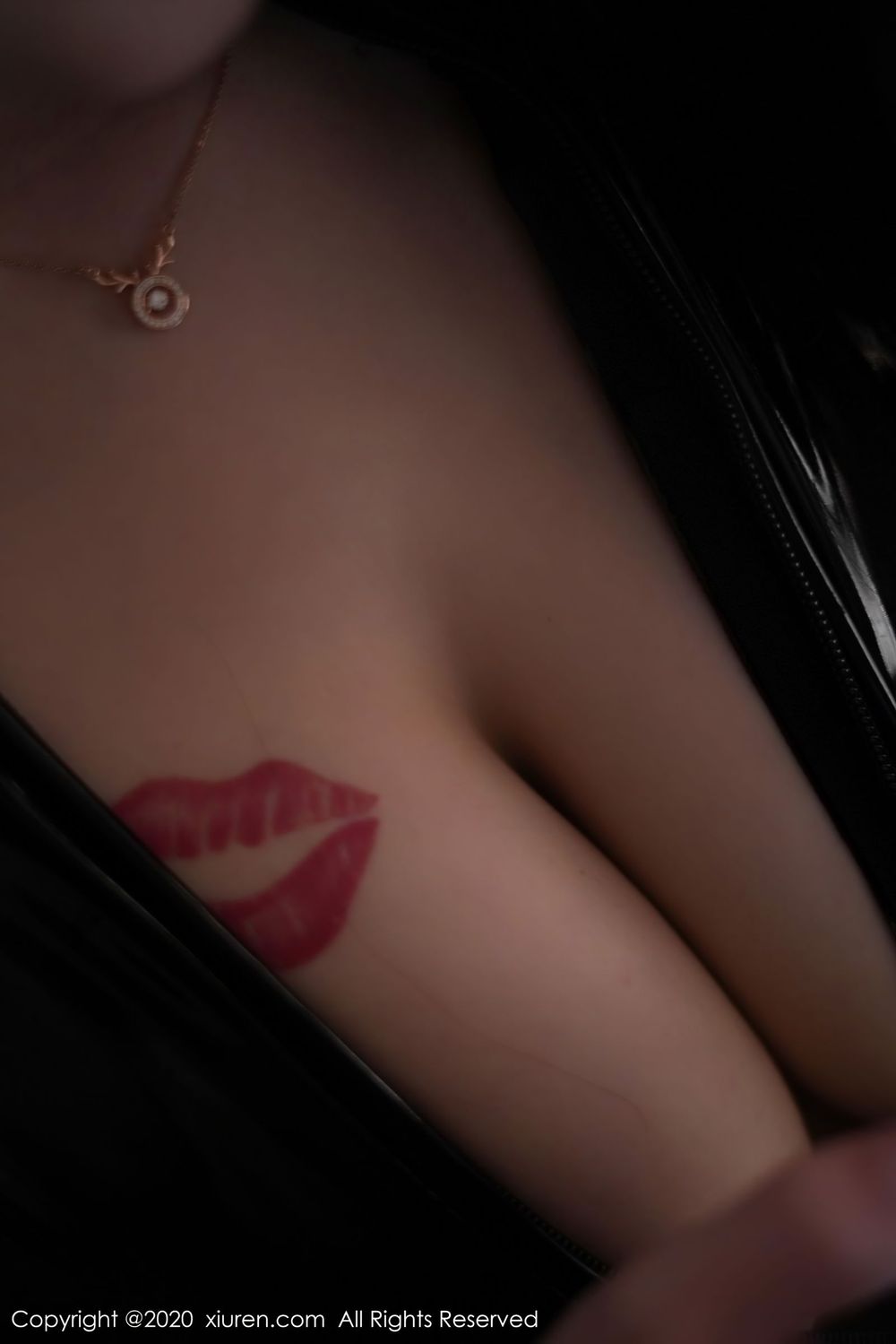 [XiuRen秀人网] 美女模特美七Mia - 情趣皮衣制服与胶布捆绑系列写真 No.2918