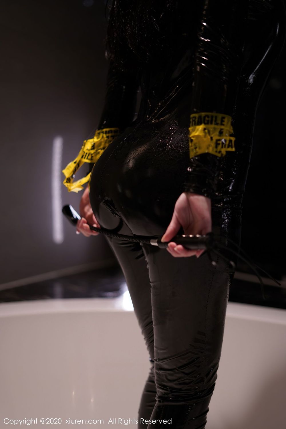 [XiuRen秀人网] 美女模特美七Mia - 情趣皮衣制服与胶布捆绑系列写真 No.2918