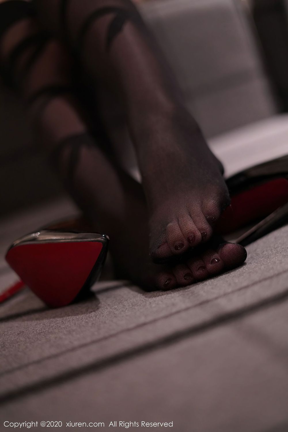 [XiuRen秀人网] 美女模特美七Mia - 黑丝美腿绝佳身材性感写真 No.2879