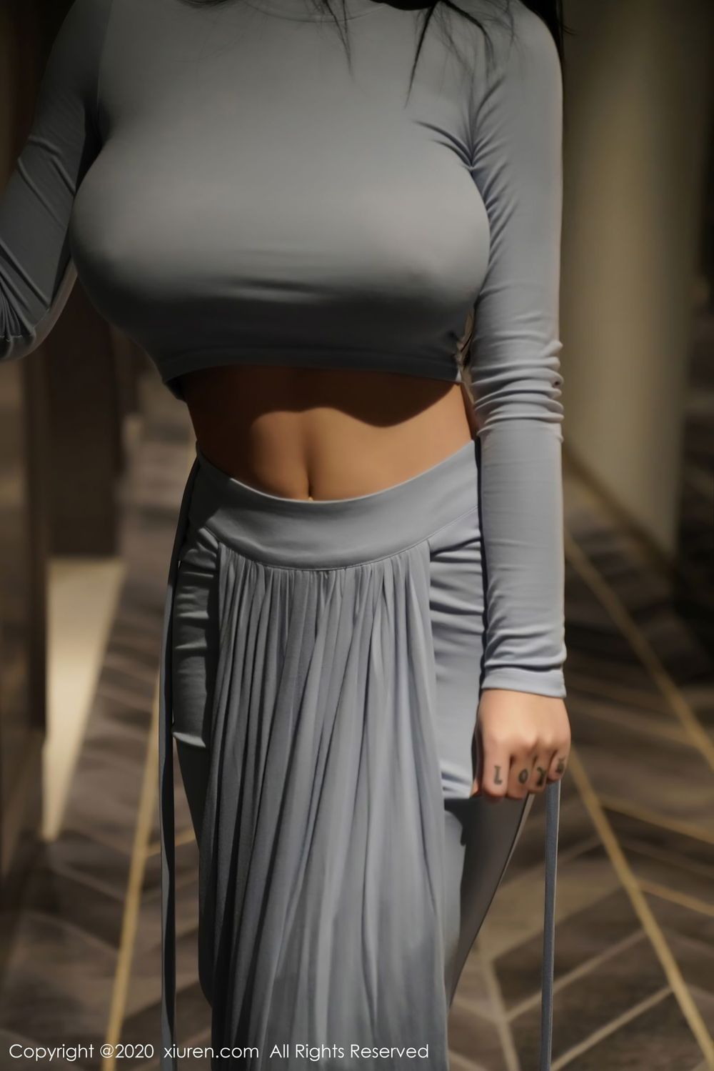 [XiuRen秀人网] 美女模特美七Mia - 蓝色长裙丝袜美腿系列惹火写真 No.2946