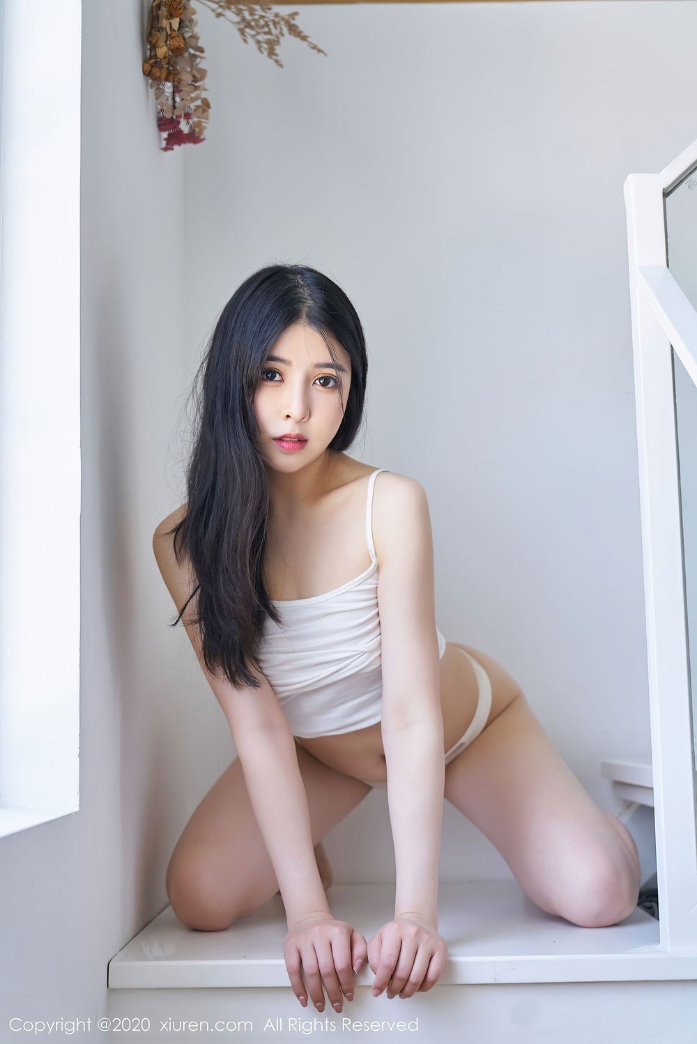 [XiuRen秀人网] 美女模特姜贞语 - 凹凸身材私房吊带系列性感写真 No.2571
