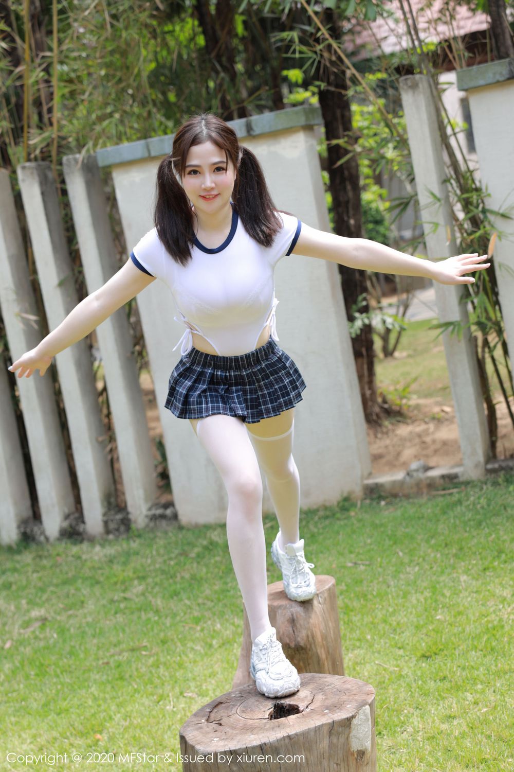 [MFStar模范学院] 模特蛋糕Cake - 丝袜美腿&JK制服系列三亚旅拍 Vol.305