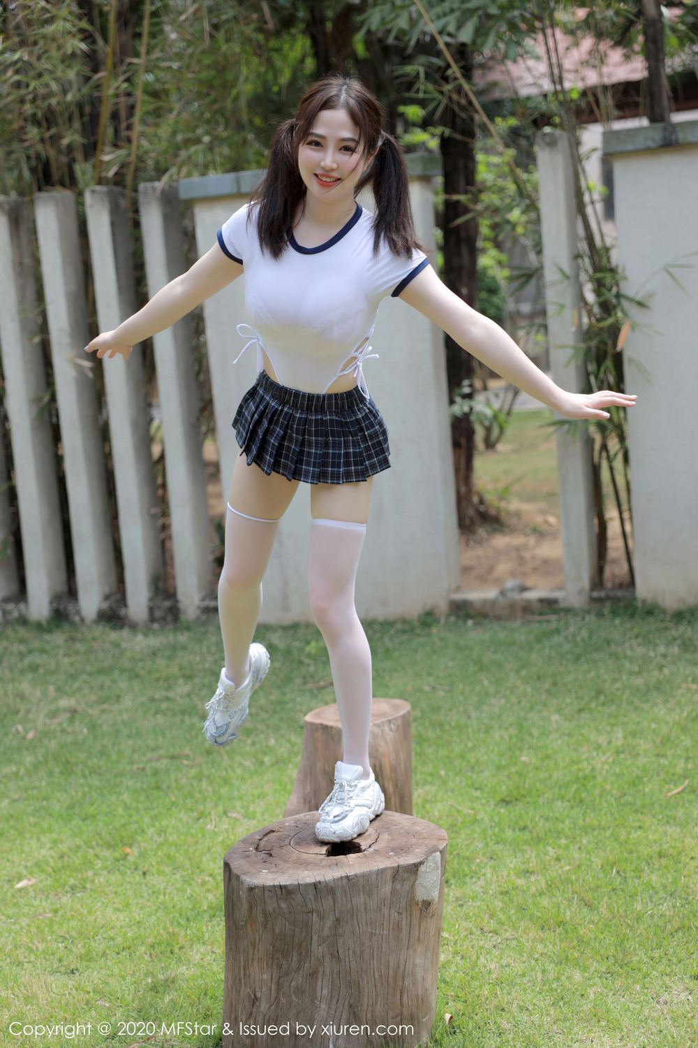 [MFStar模范学院] 模特蛋糕Cake - 丝袜美腿&JK制服系列三亚旅拍 Vol.305