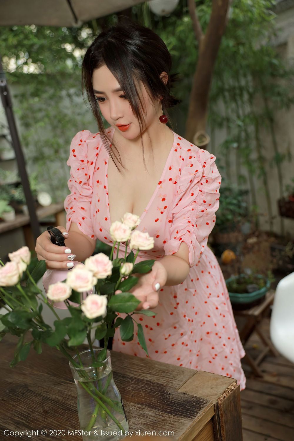 [MFStar模范学院] 模特蛋糕Cake - 小碎花裙子院子里娇羞大理旅拍 Vol.338