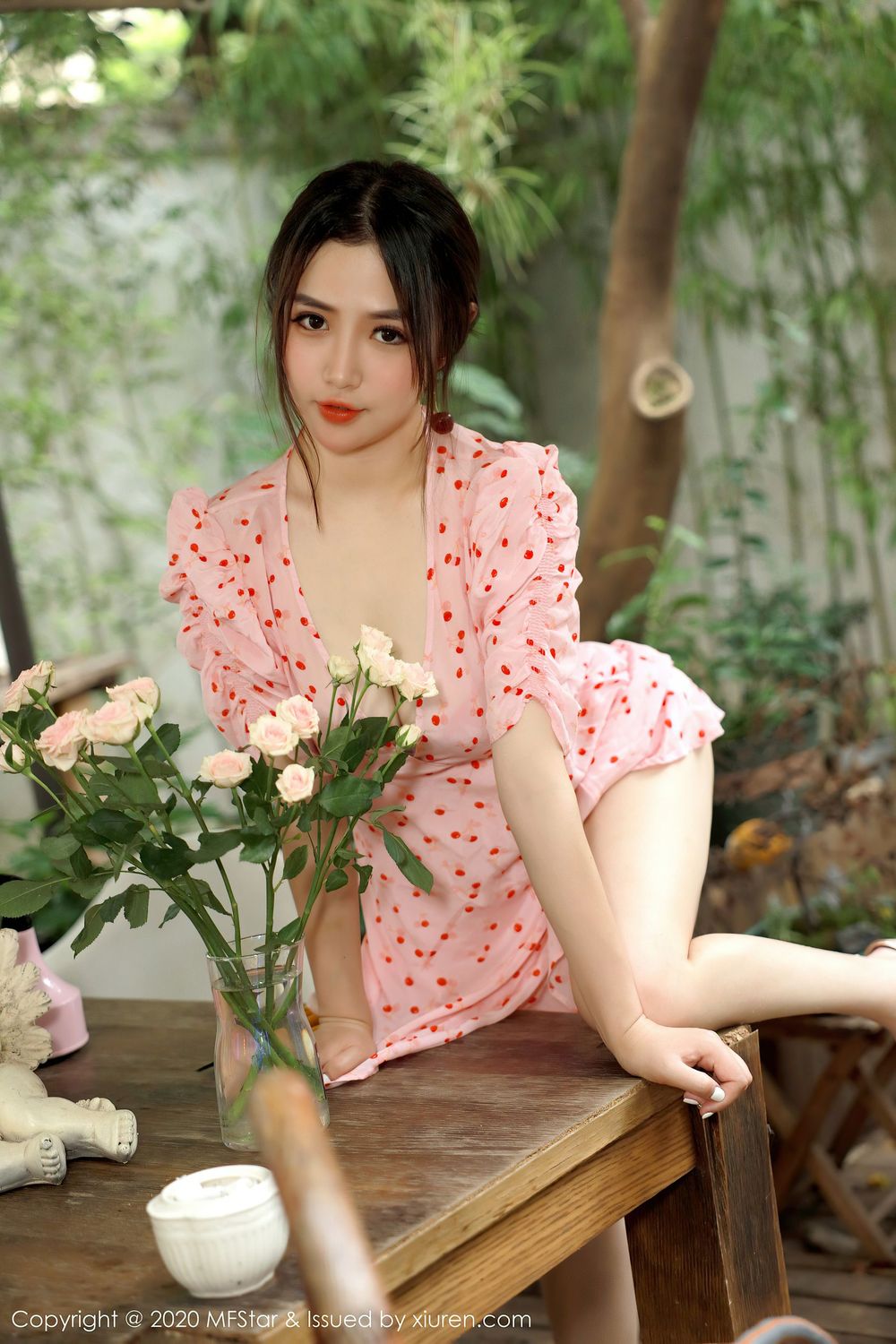 [MFStar模范学院] 模特蛋糕Cake - 小碎花裙子院子里娇羞大理旅拍 Vol.338