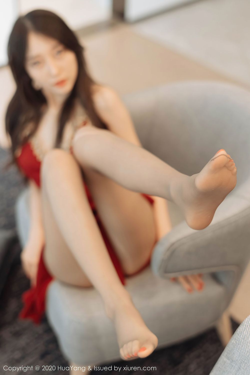 [HuaYang花漾] 丽质模特玥儿玥er - 华丽吊裙豹纹丝袜系列私房写真 Vol.276