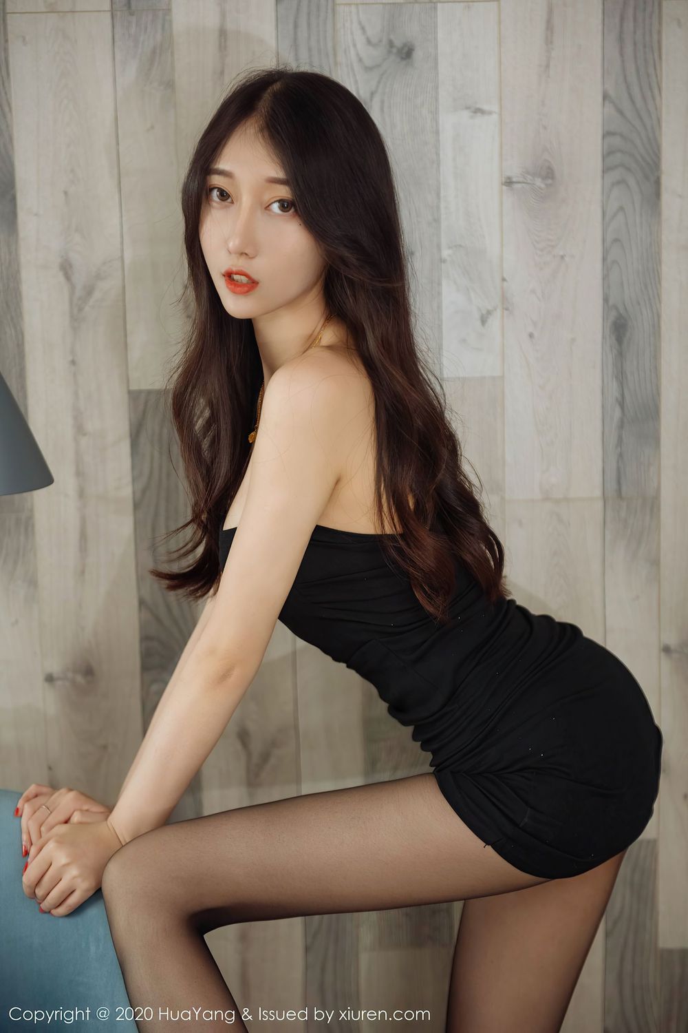 [HuaYang花漾] 丽质模特玥儿玥er - 黑丝美腿豹纹系列欲说还羞写真 Vol.279