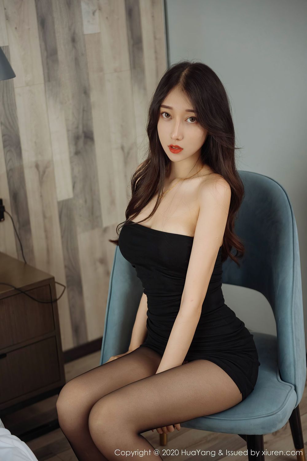 [HuaYang花漾] 丽质模特玥儿玥er - 黑丝美腿豹纹系列欲说还羞写真 Vol.279