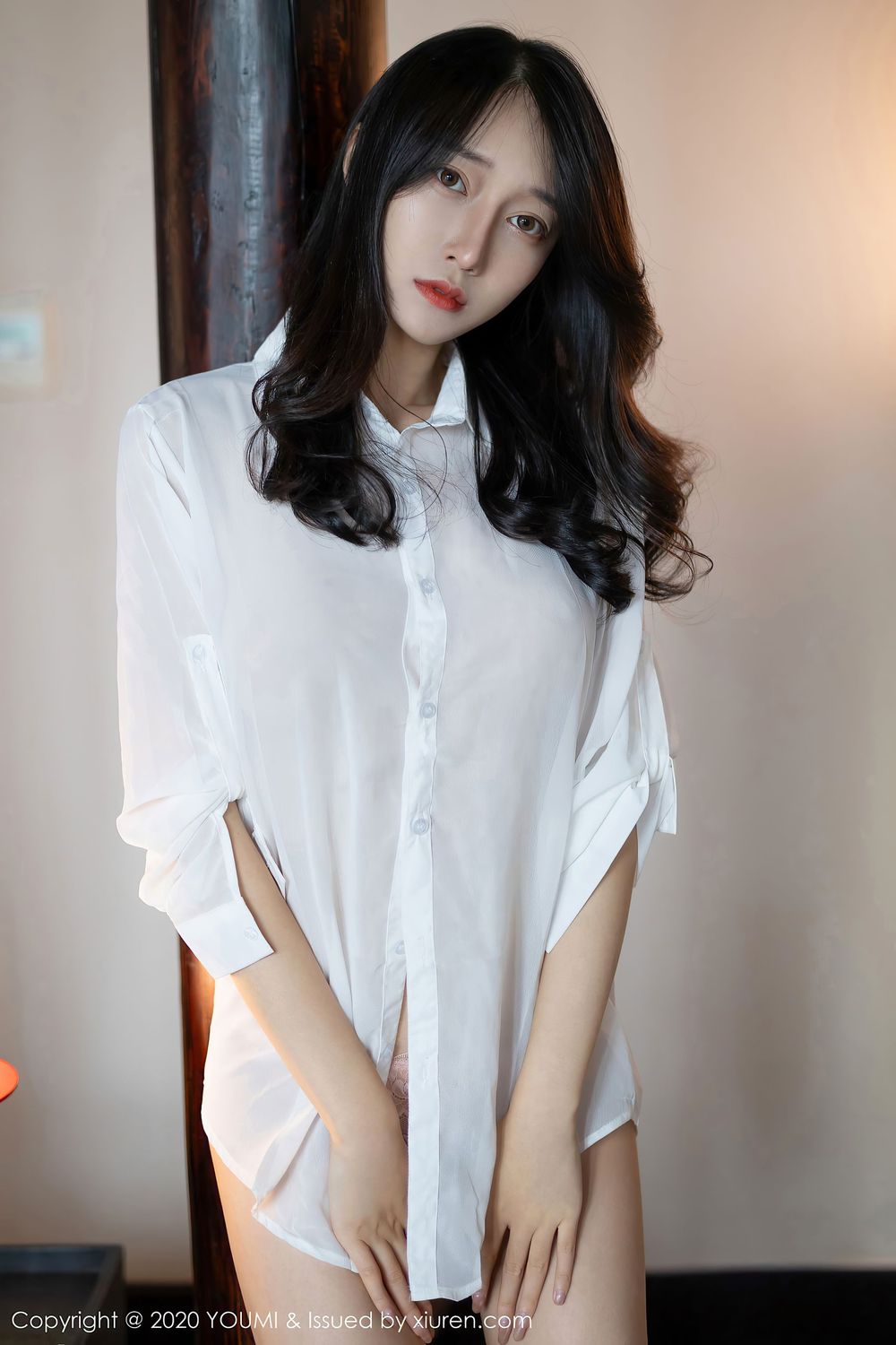[YouMi尤蜜荟] 丽质美人玥儿玥er - 白衬衫健美身材系列杭州旅拍 Vol.560