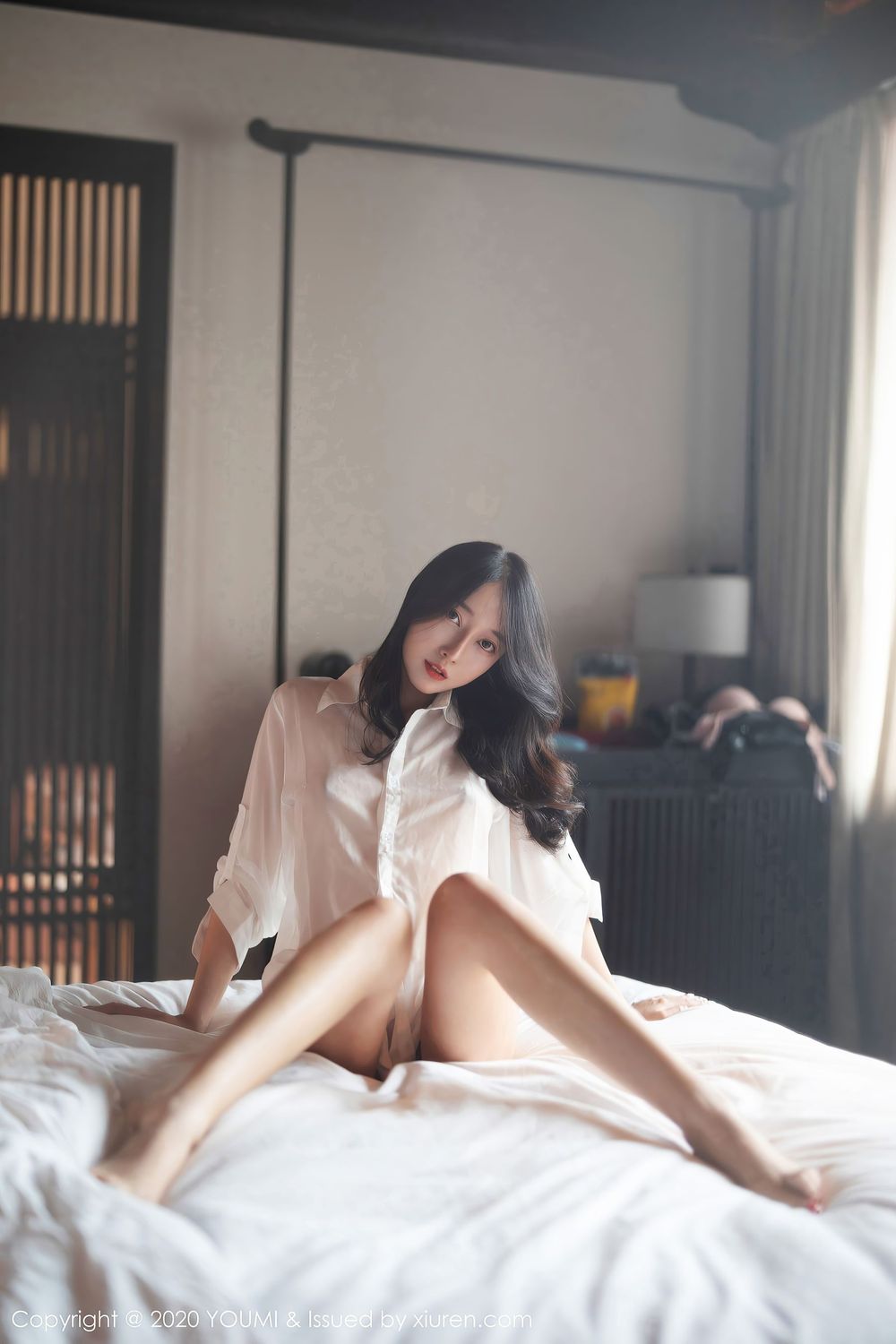 [YouMi尤蜜荟] 丽质美人玥儿玥er - 白衬衫健美身材系列杭州旅拍 Vol.560