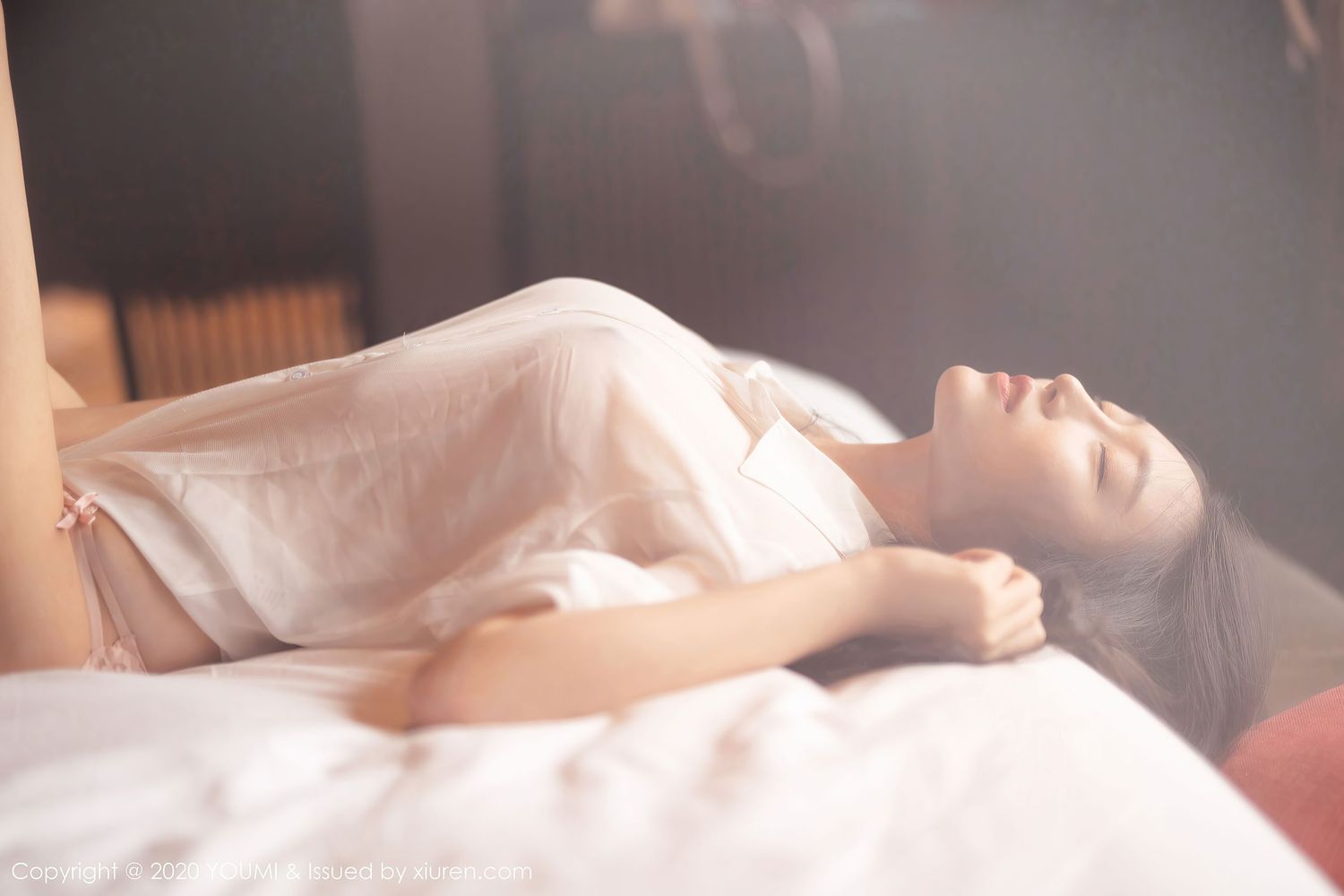 [YouMi尤蜜荟] 丽质美人玥儿玥er - 白衬衫健美身材系列杭州旅拍 Vol.560