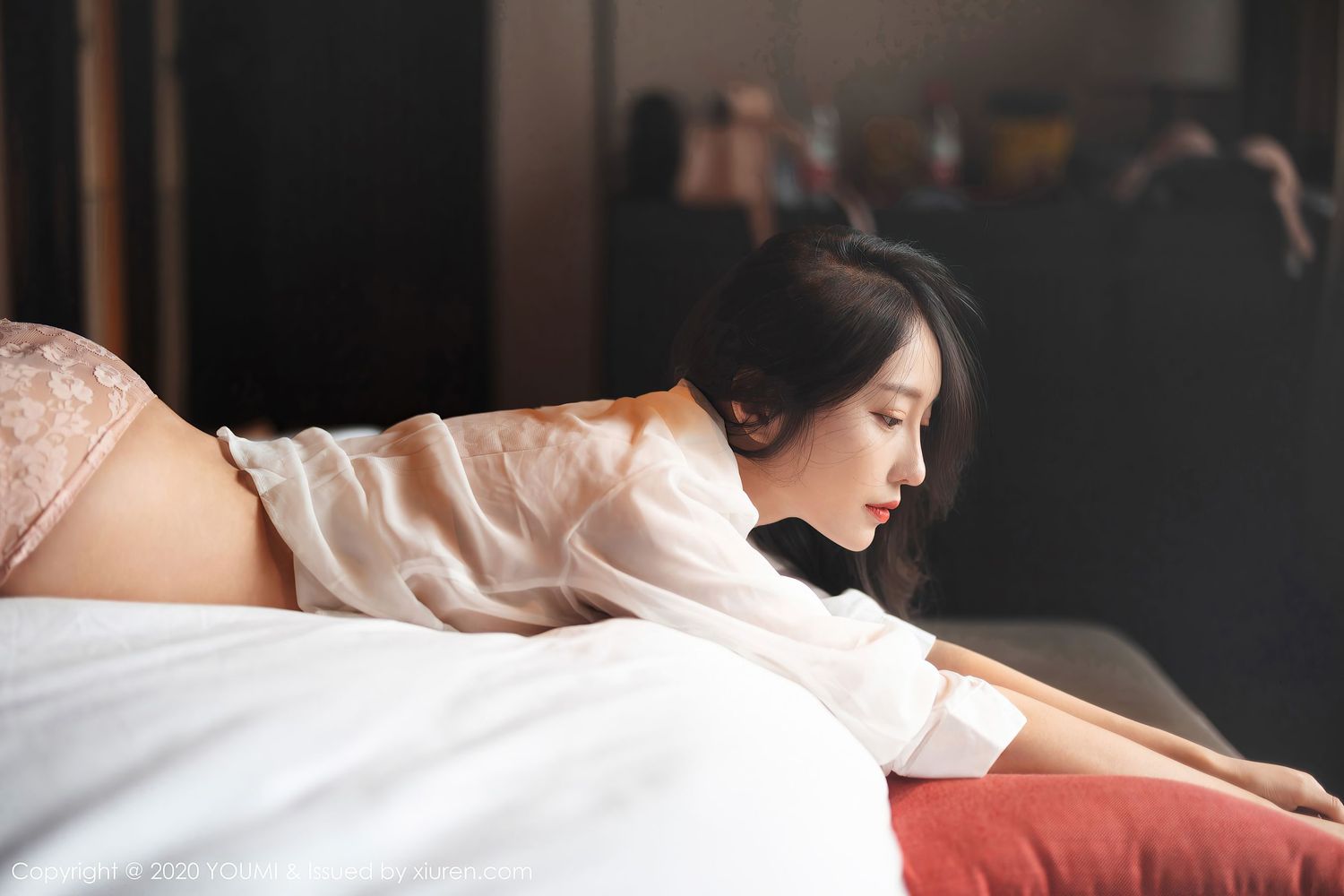 [YouMi尤蜜荟] 丽质美人玥儿玥er - 白衬衫健美身材系列杭州旅拍 Vol.560