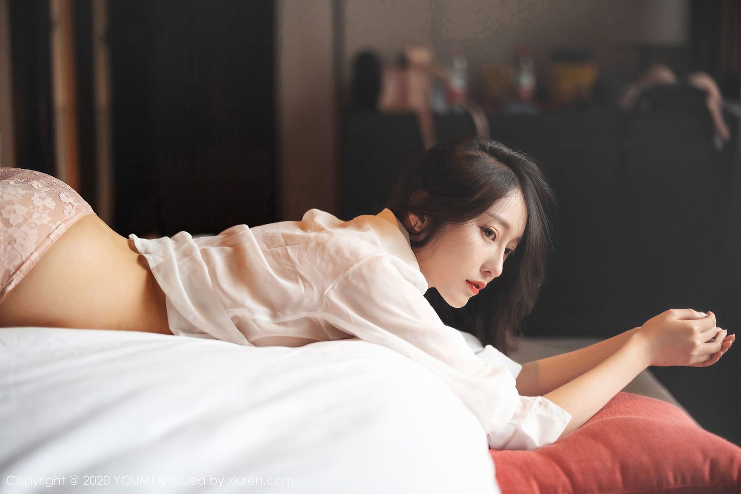 [YouMi尤蜜荟] 丽质美人玥儿玥er - 白衬衫健美身材系列杭州旅拍 Vol.560