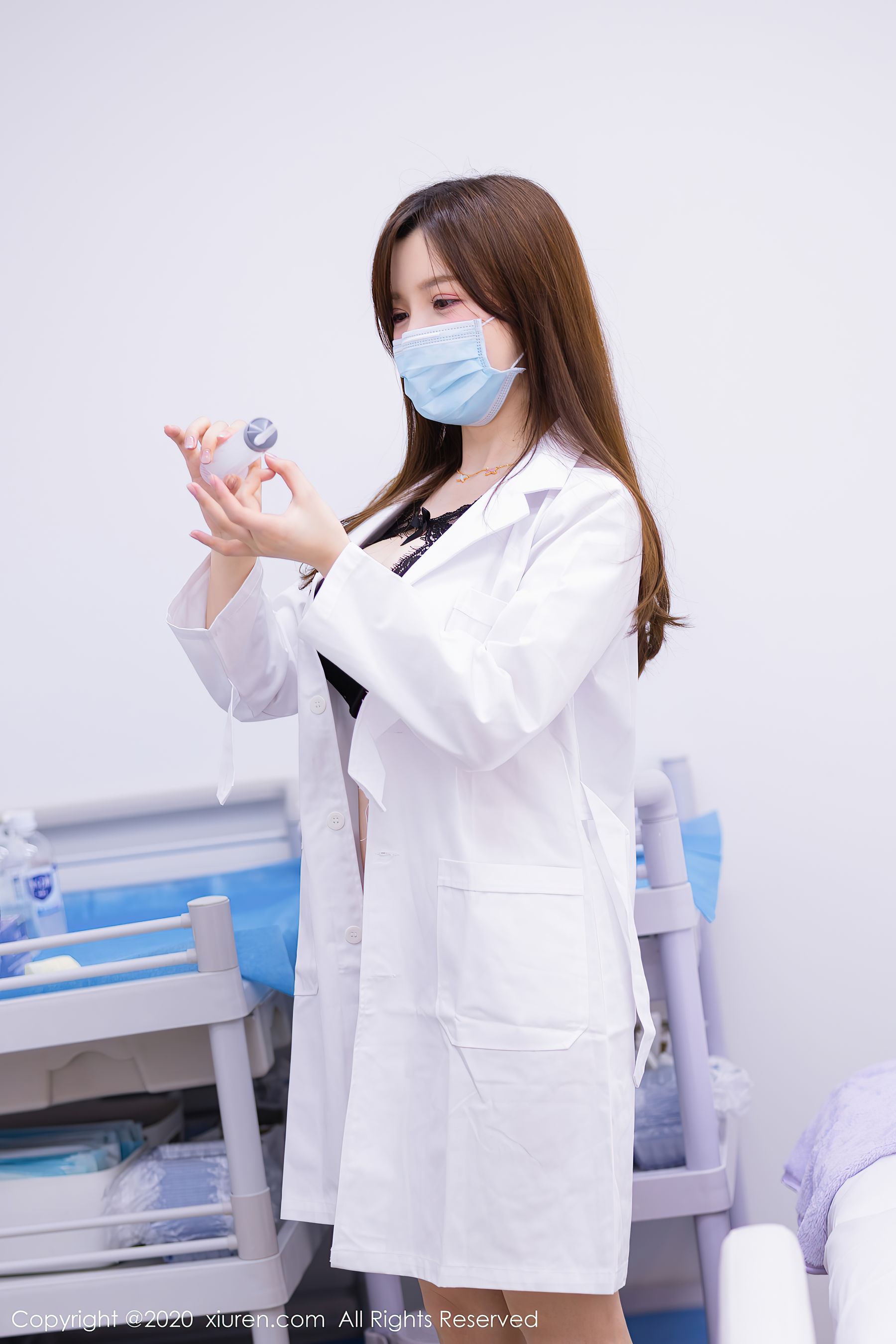 [秀人XiuRen] No.2434 糯美子Mini - 医生主题系列