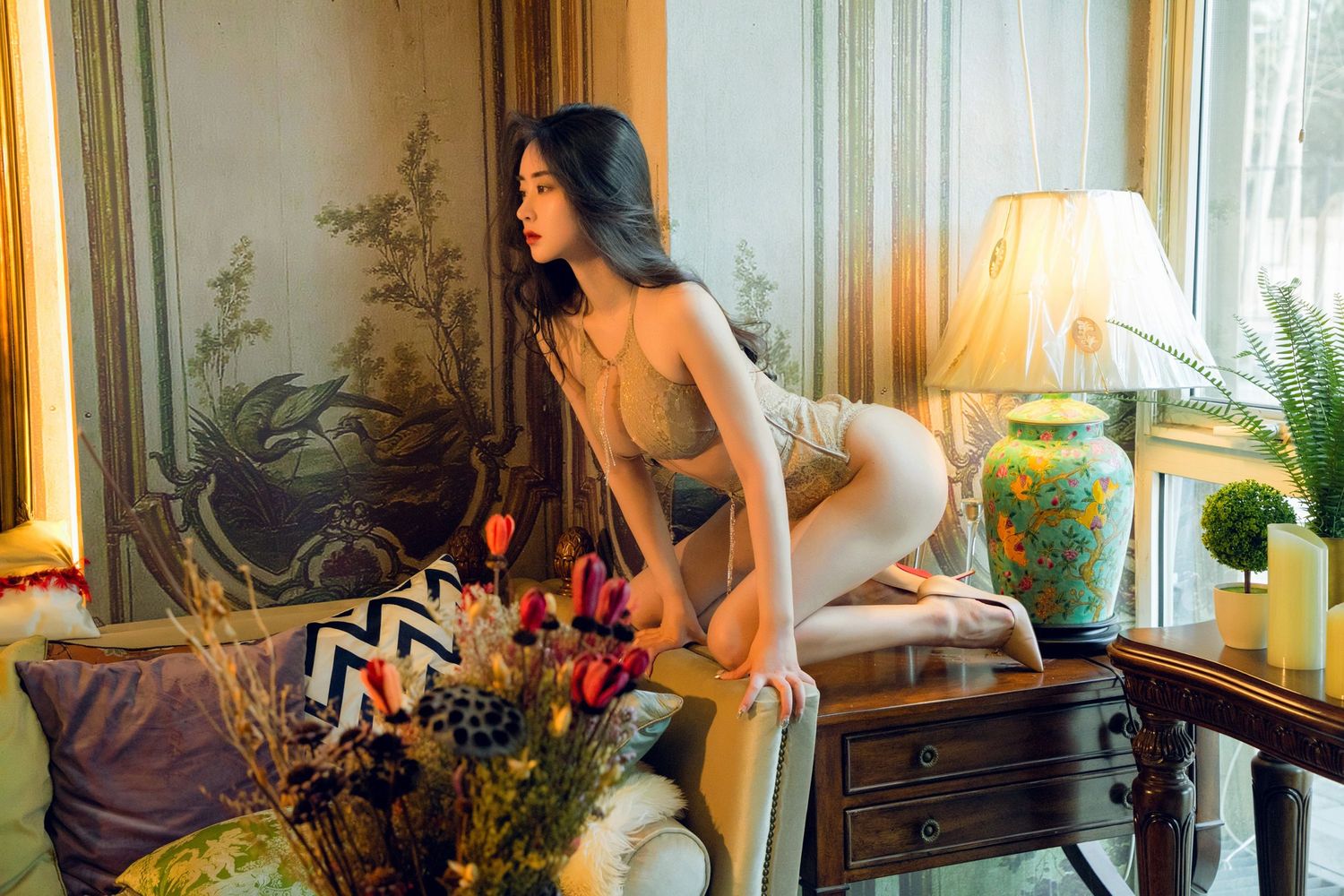 [Ugirls尤果圈] 美女模特穆菲菲蕾丝吊裙《颜》主题性感写真 U420