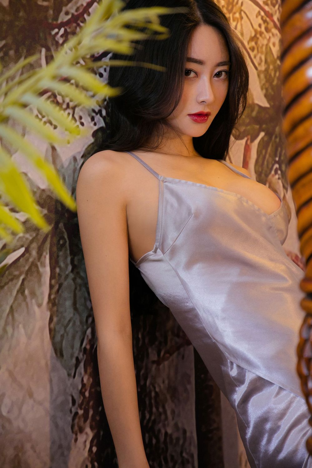 [Ugirls尤果圈] 美女模特穆菲菲蕾丝吊裙《颜》主题性感写真 U420