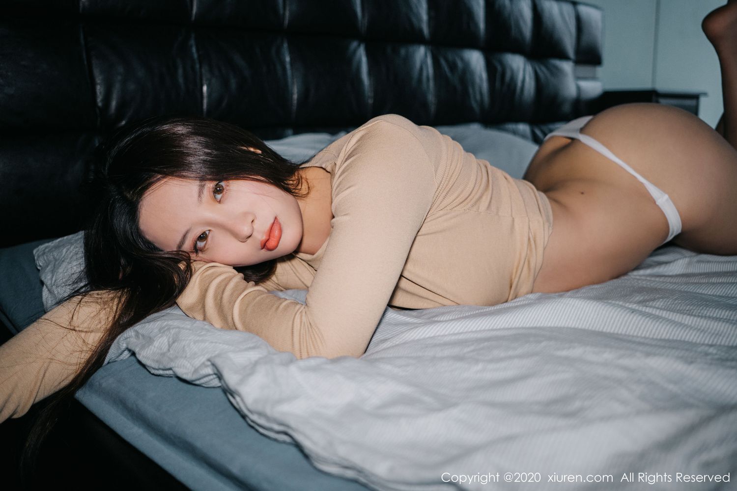 [XiuRen秀人网] 美女模特筱慧 - 御姐气息翘臀丁字裤系列写真 No.2124