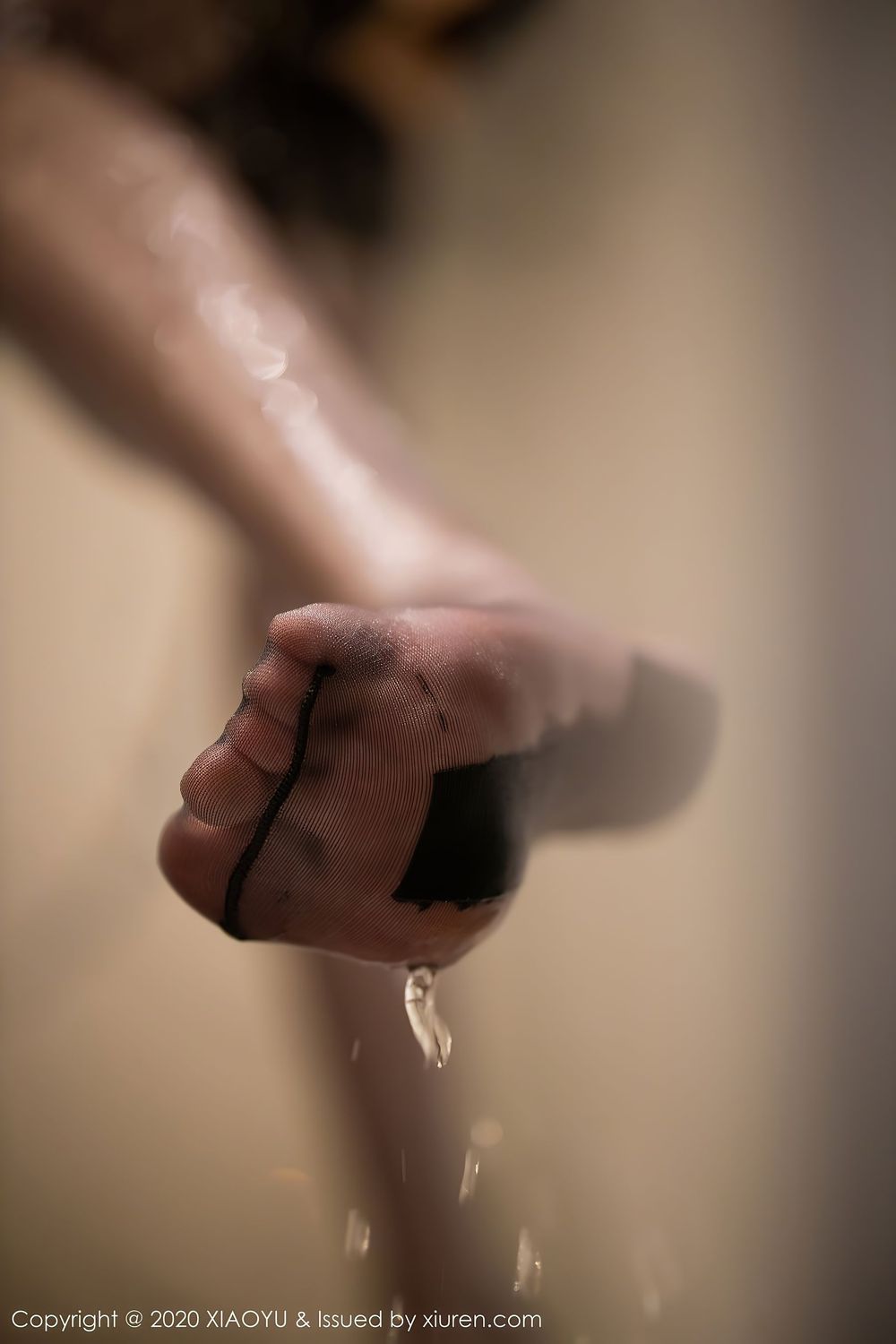 [XIAOYU语画界] 性感女神芝芝Booty - 黑丝美腿与眼镜OL系列浴室写真 Vol.349