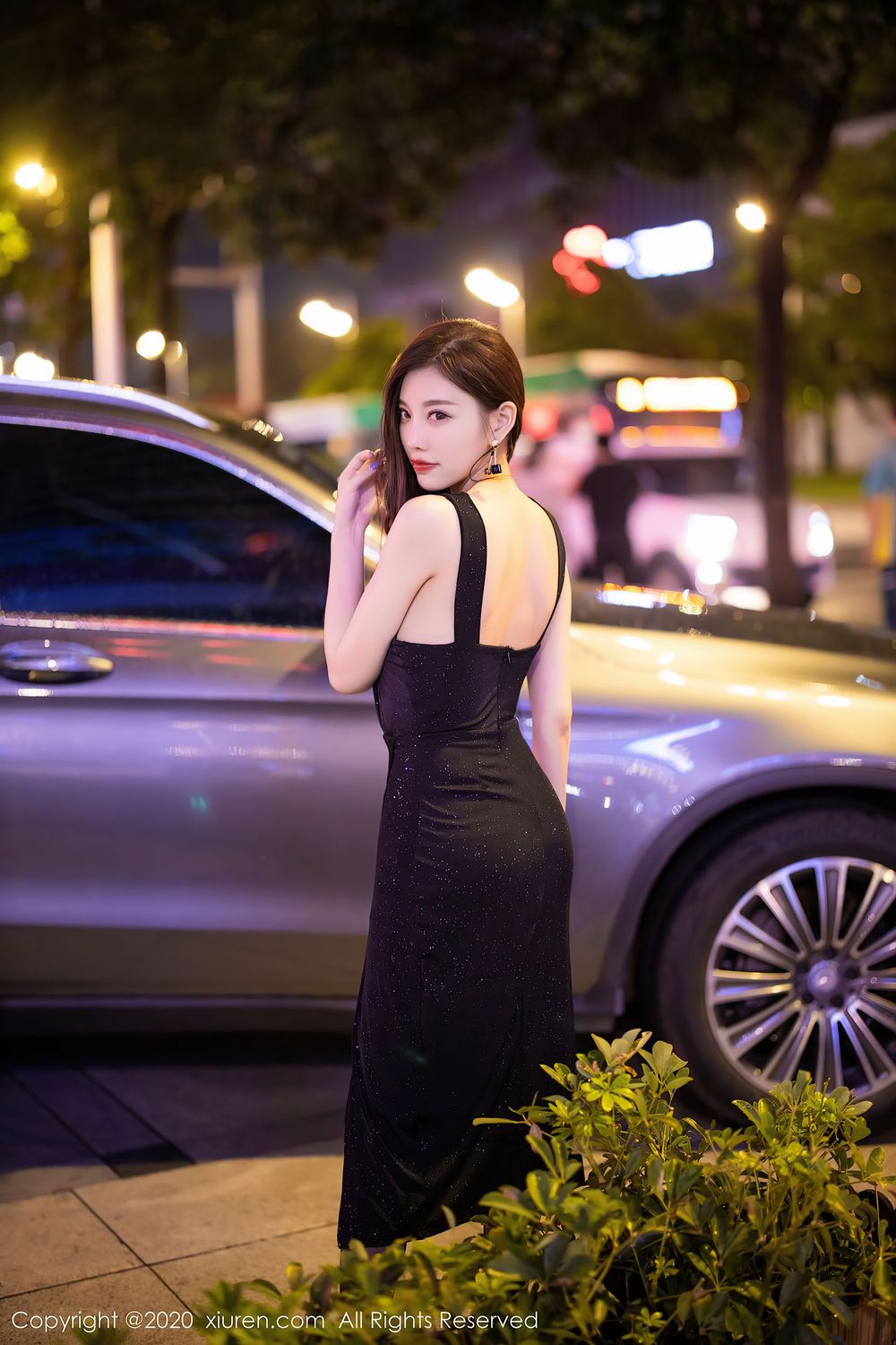 [XiuRen秀人网] 性感女神杨晨晨sugar - 华丽礼裙黑丝美腿私房写真 No.2616