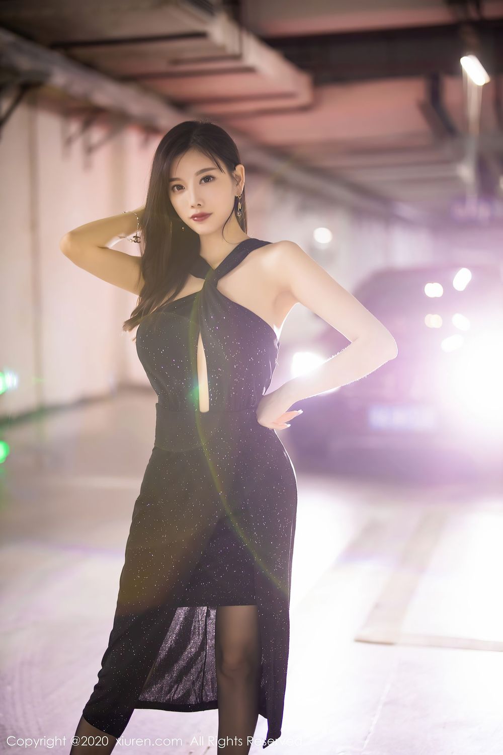 [XiuRen秀人网] 性感女神杨晨晨sugar - 华丽礼裙黑丝美腿私房写真 No.2616