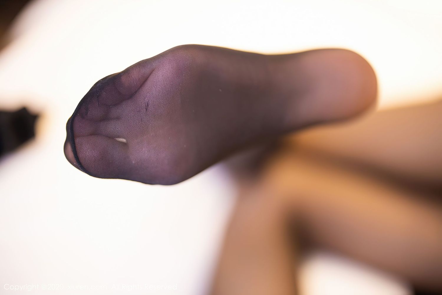 [XiuRen秀人网] 性感女神杨晨晨sugar - 华丽礼裙黑丝美腿私房写真 No.2616