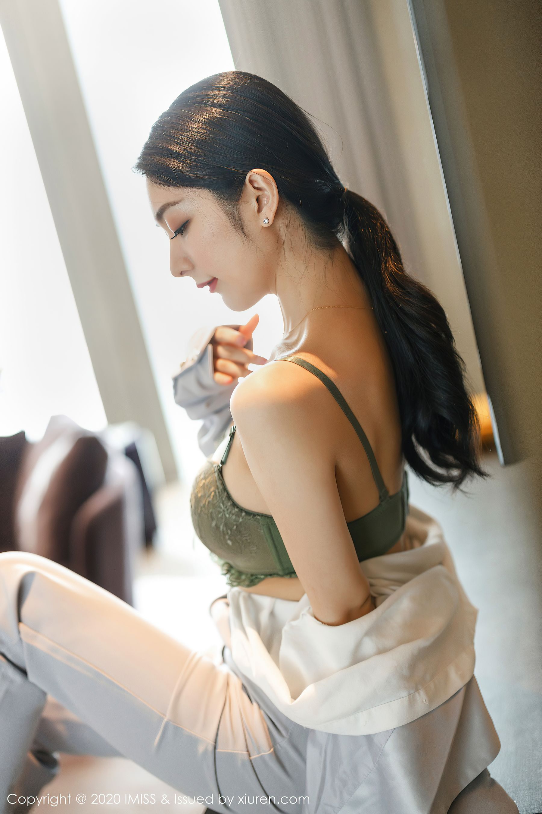 [爱蜜社IMiss] Vol.483 Angela小热巴 - 西装丝袜美腿