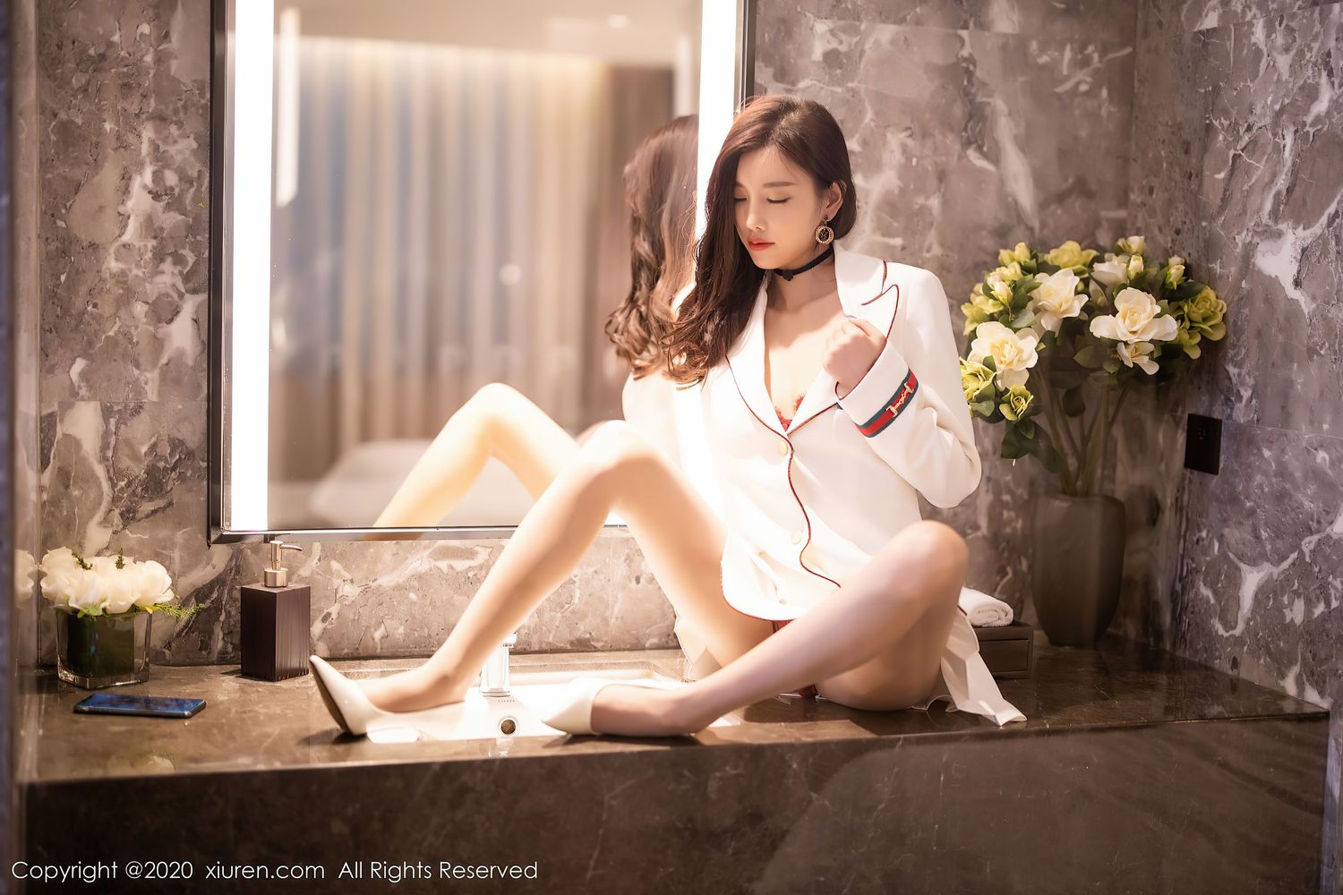 [XiuRen秀人网] 性感女神杨晨晨sugar - 西装制服+镂空内衣私房写真 No.2671