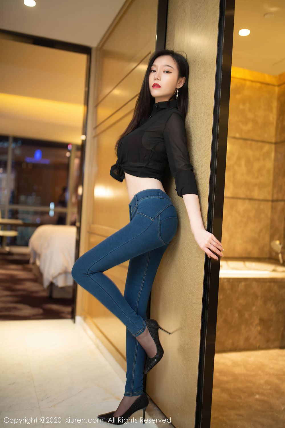 [XiuRen秀人网] 美女模特安然Maleah - 猩红内衣牛仔裤主题性感写真 No.2540