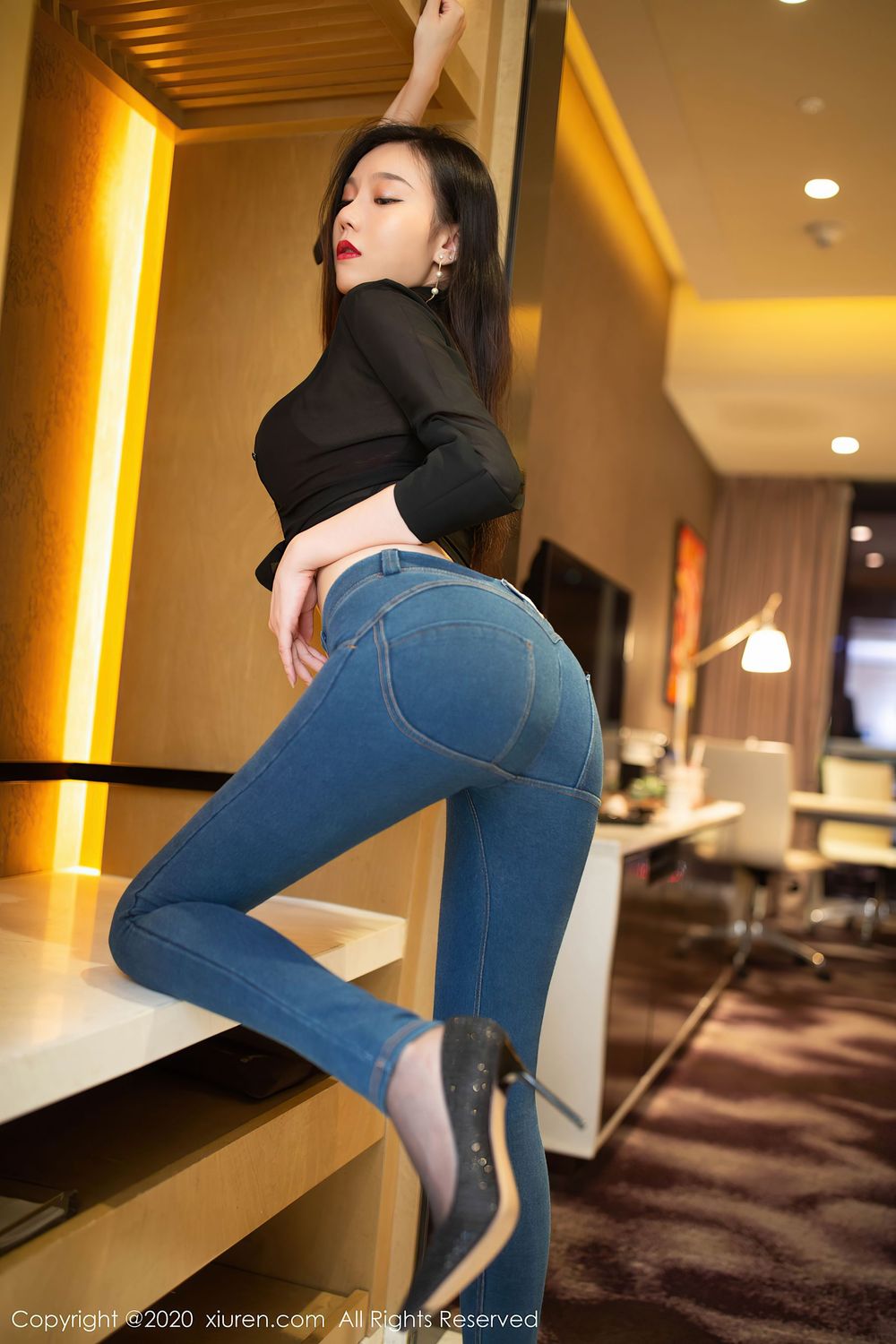 [XiuRen秀人网] 美女模特安然Maleah - 猩红内衣牛仔裤主题性感写真 No.2540