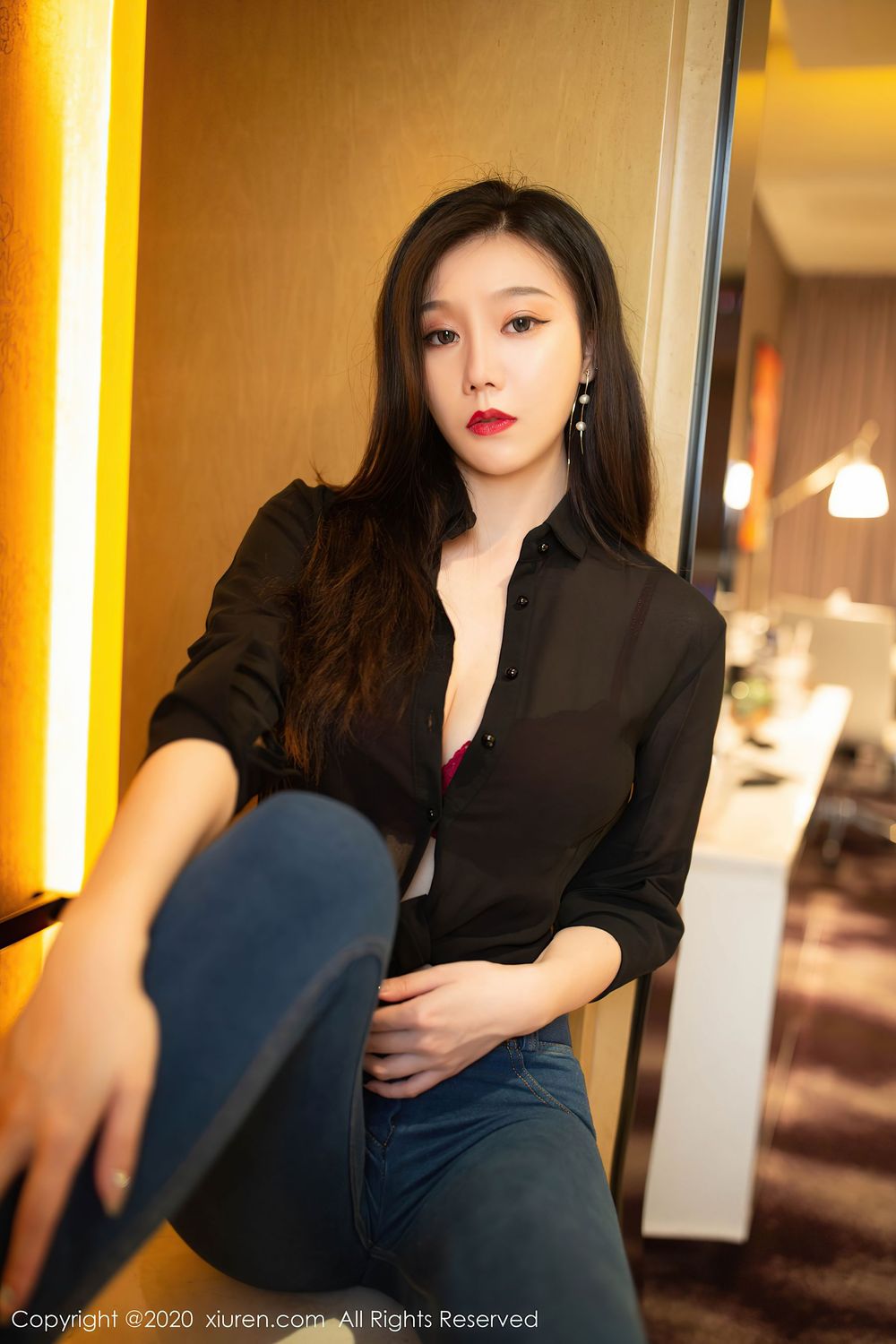 [XiuRen秀人网] 美女模特安然Maleah - 猩红内衣牛仔裤主题性感写真 No.2540