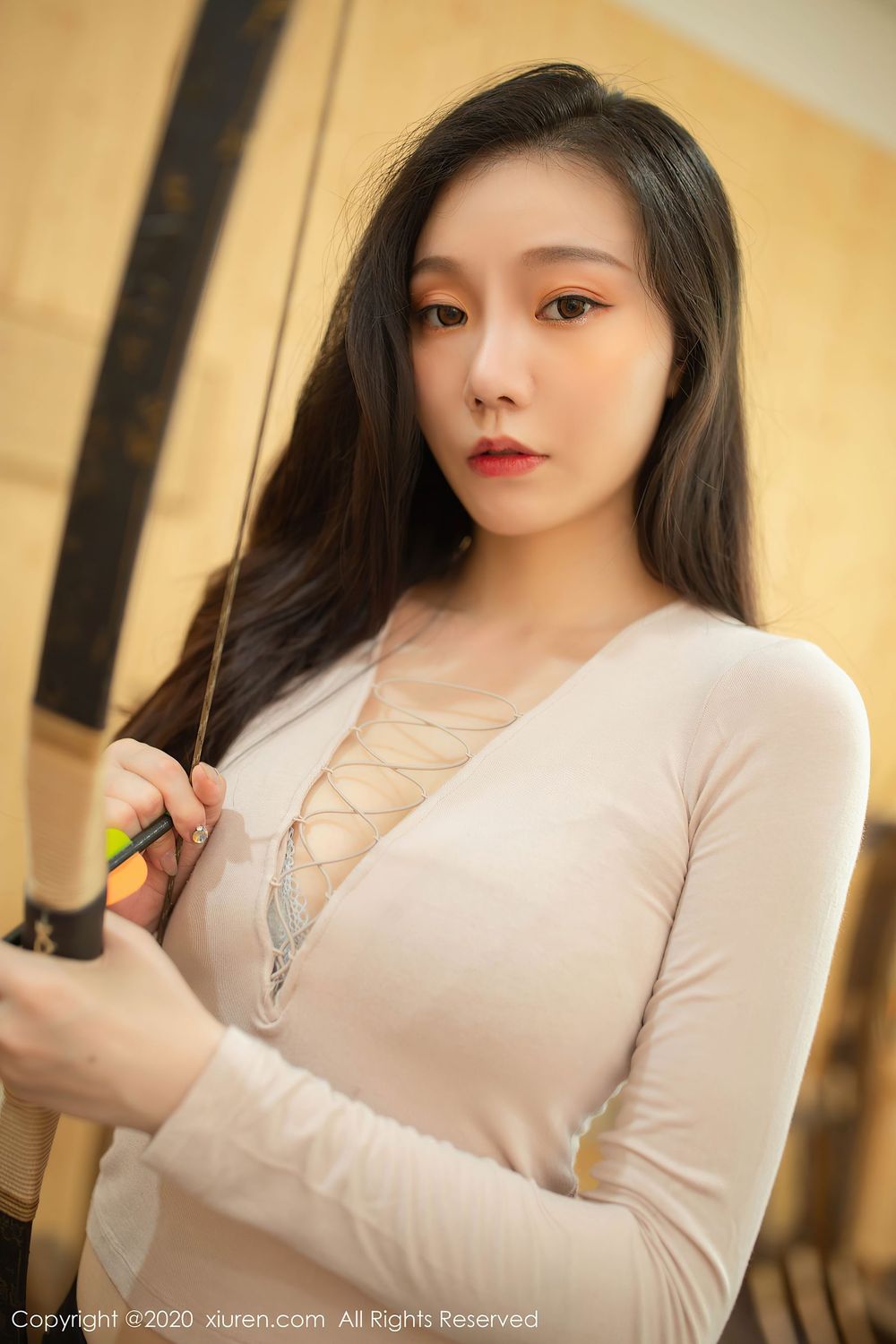 [XiuRen秀人网] 美女模特安然Maleah - 超短牛仔射击主题性感写真 No.2568